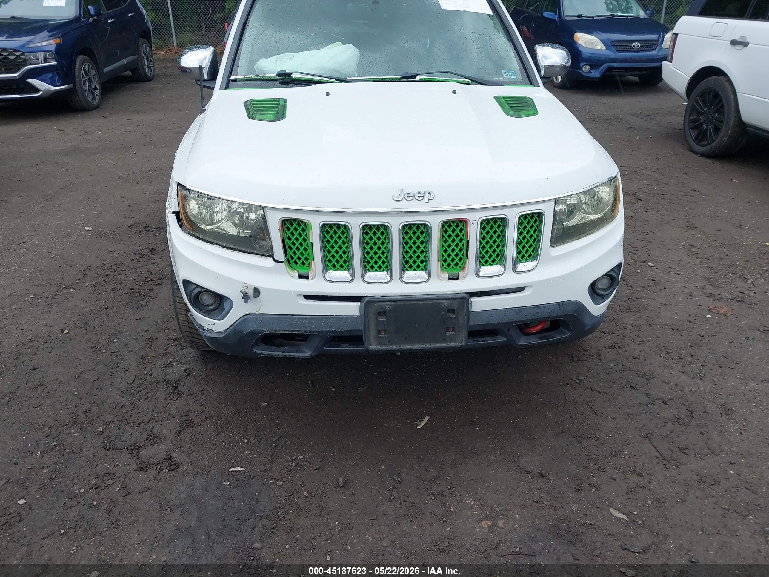 2012 Jeep Compass Latitude White vin: 1C4NJDEBXCD554874