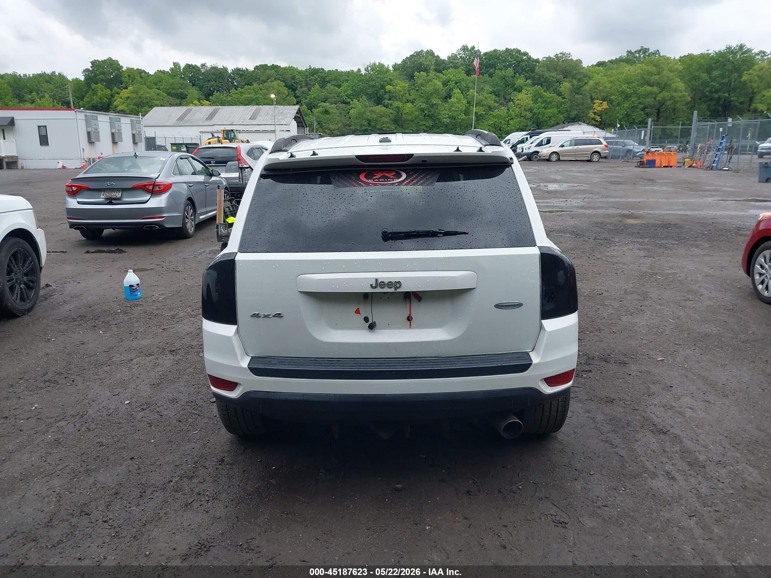 2012 Jeep Compass Latitude White vin: 1C4NJDEBXCD554874