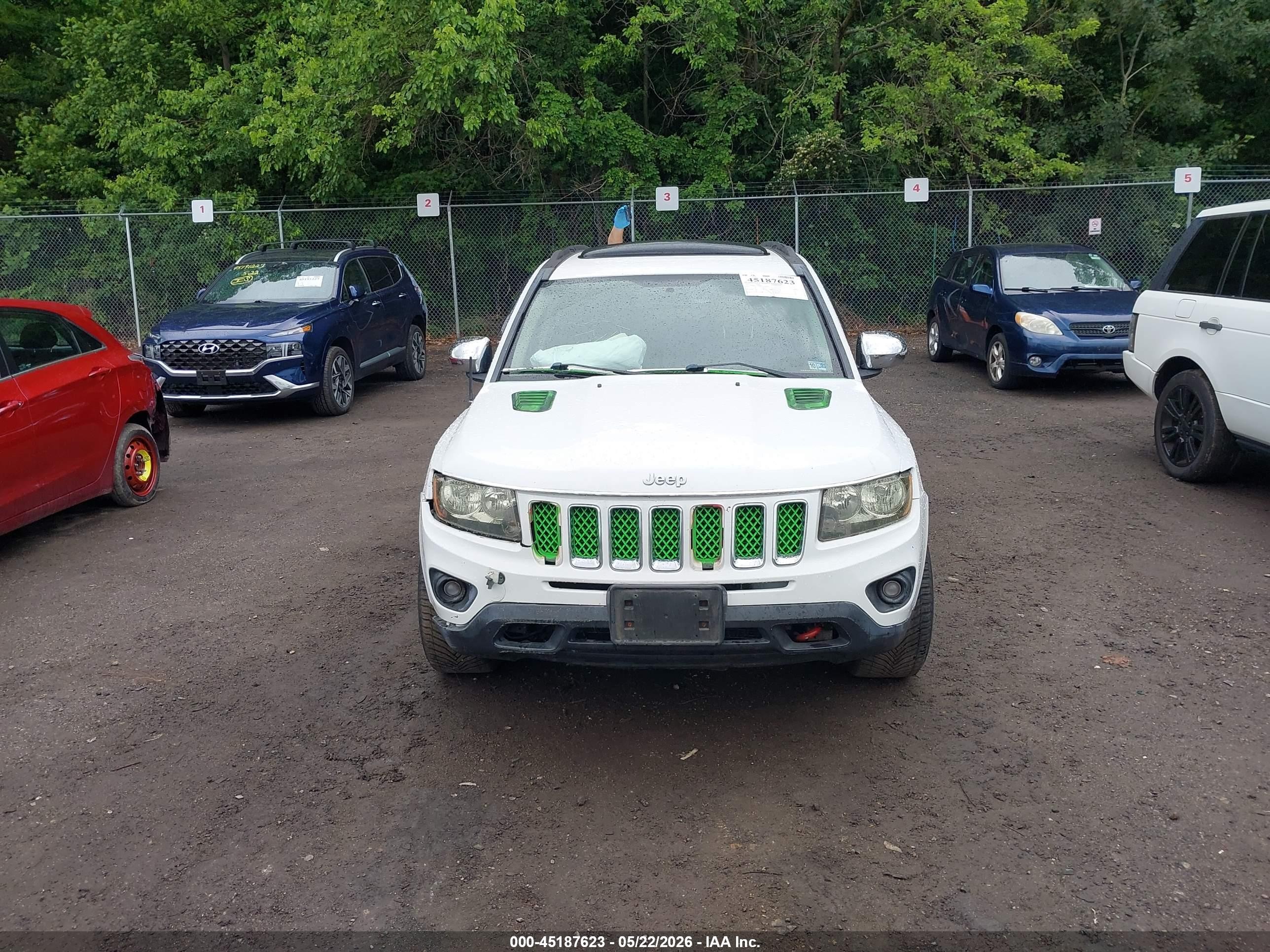 2012 Jeep Compass Latitude White vin: 1C4NJDEBXCD554874