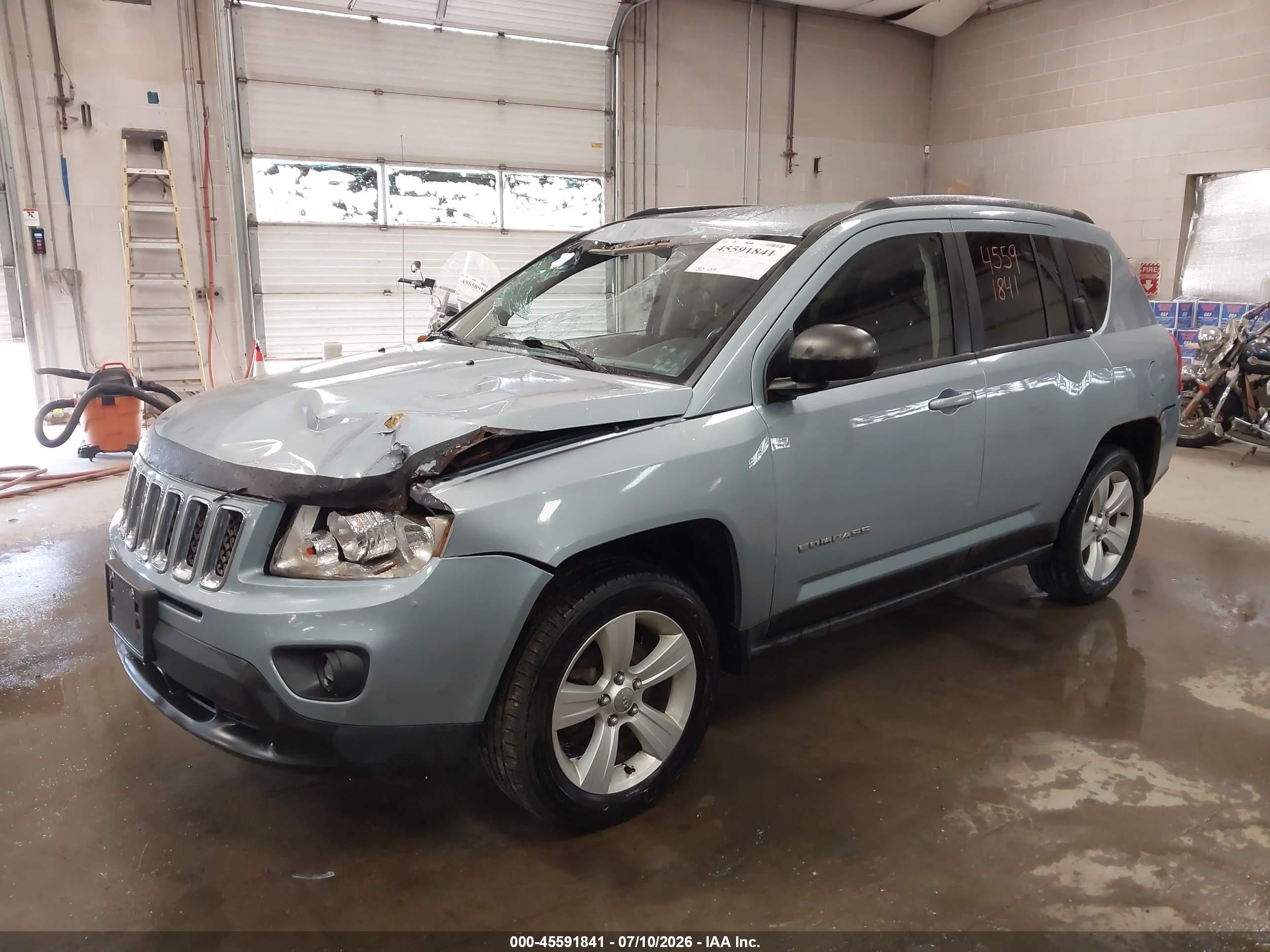 2013 Jeep Compass Latitude Gray vin: 1C4NJDEBXDD140057