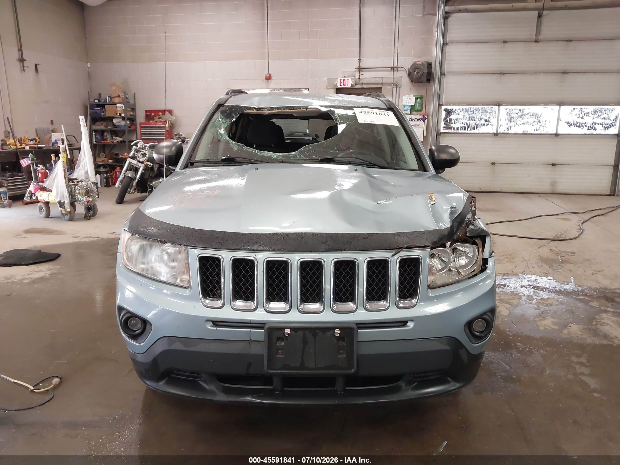 2013 Jeep Compass Latitude Gray vin: 1C4NJDEBXDD140057