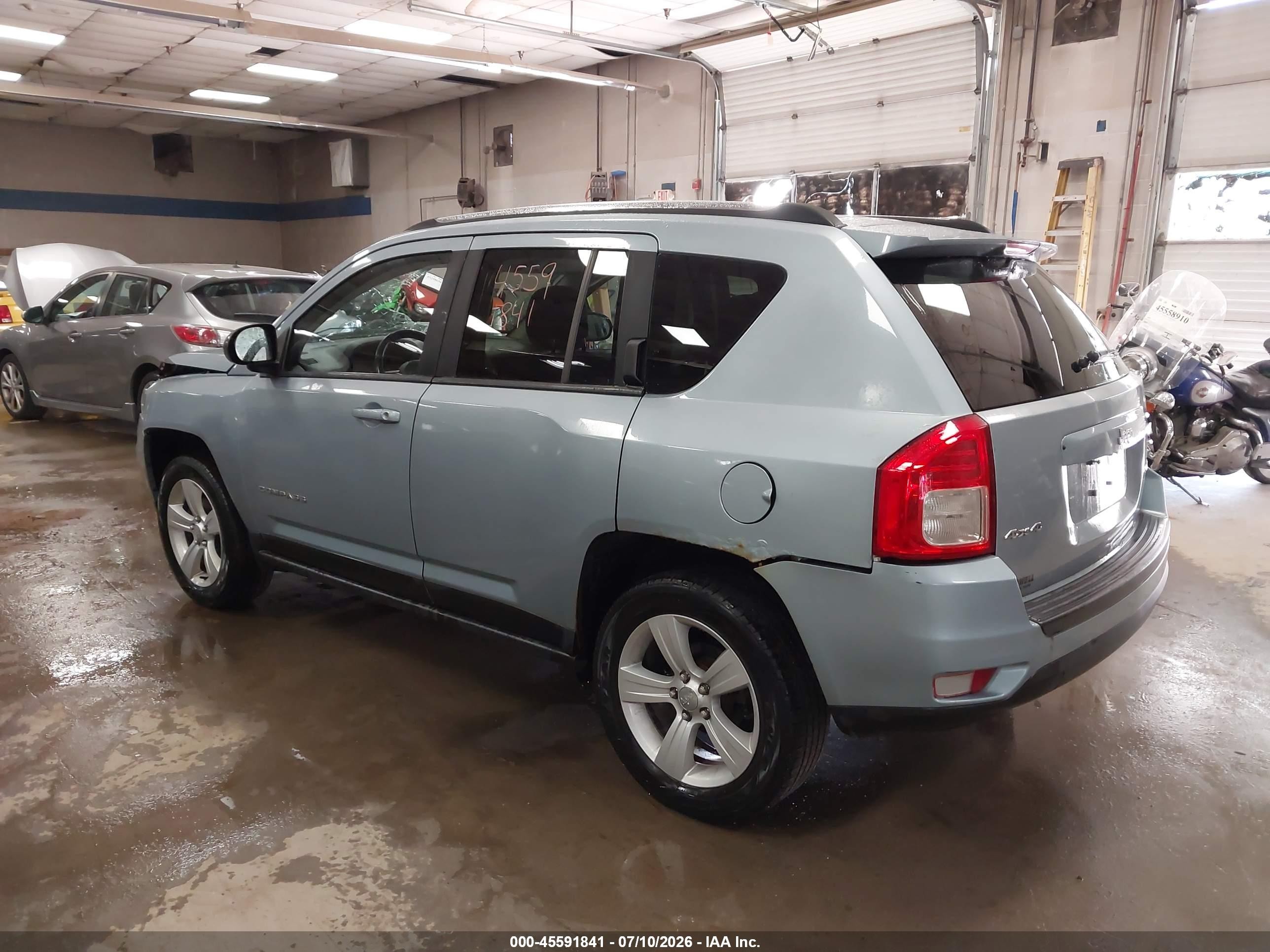 2013 Jeep Compass Latitude Gray vin: 1C4NJDEBXDD140057