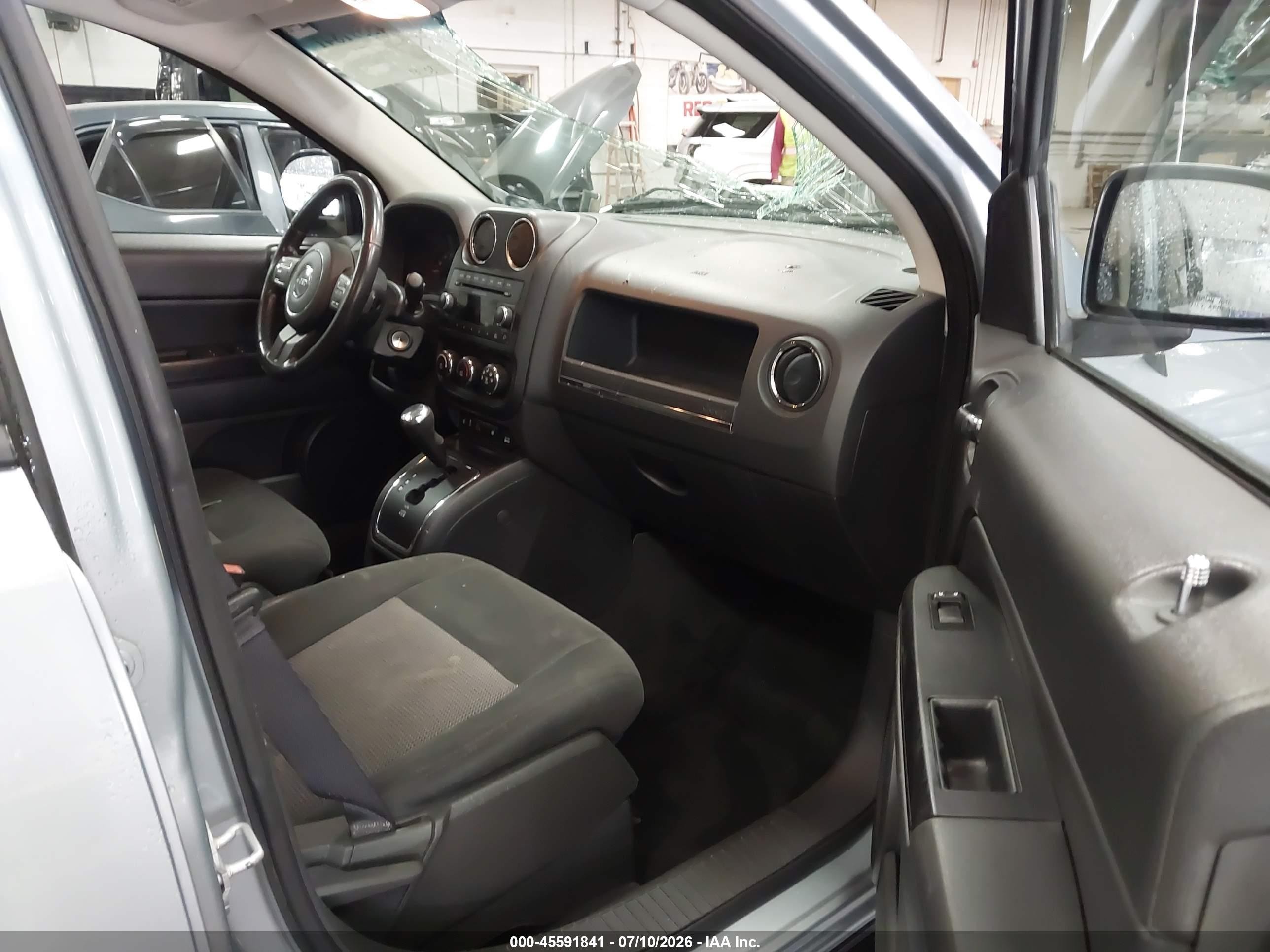2013 Jeep Compass Latitude Gray vin: 1C4NJDEBXDD140057