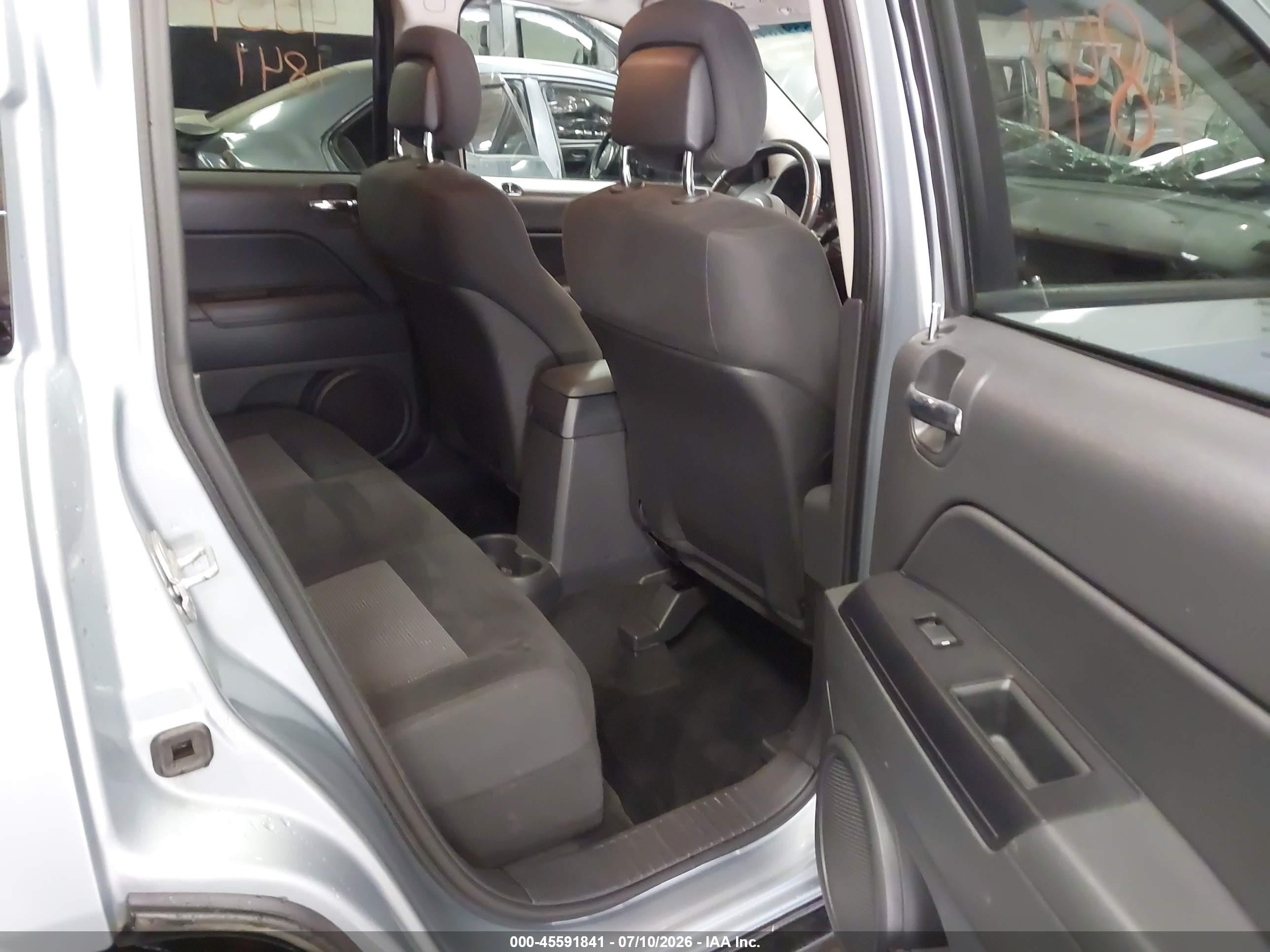 2013 Jeep Compass Latitude Gray vin: 1C4NJDEBXDD140057