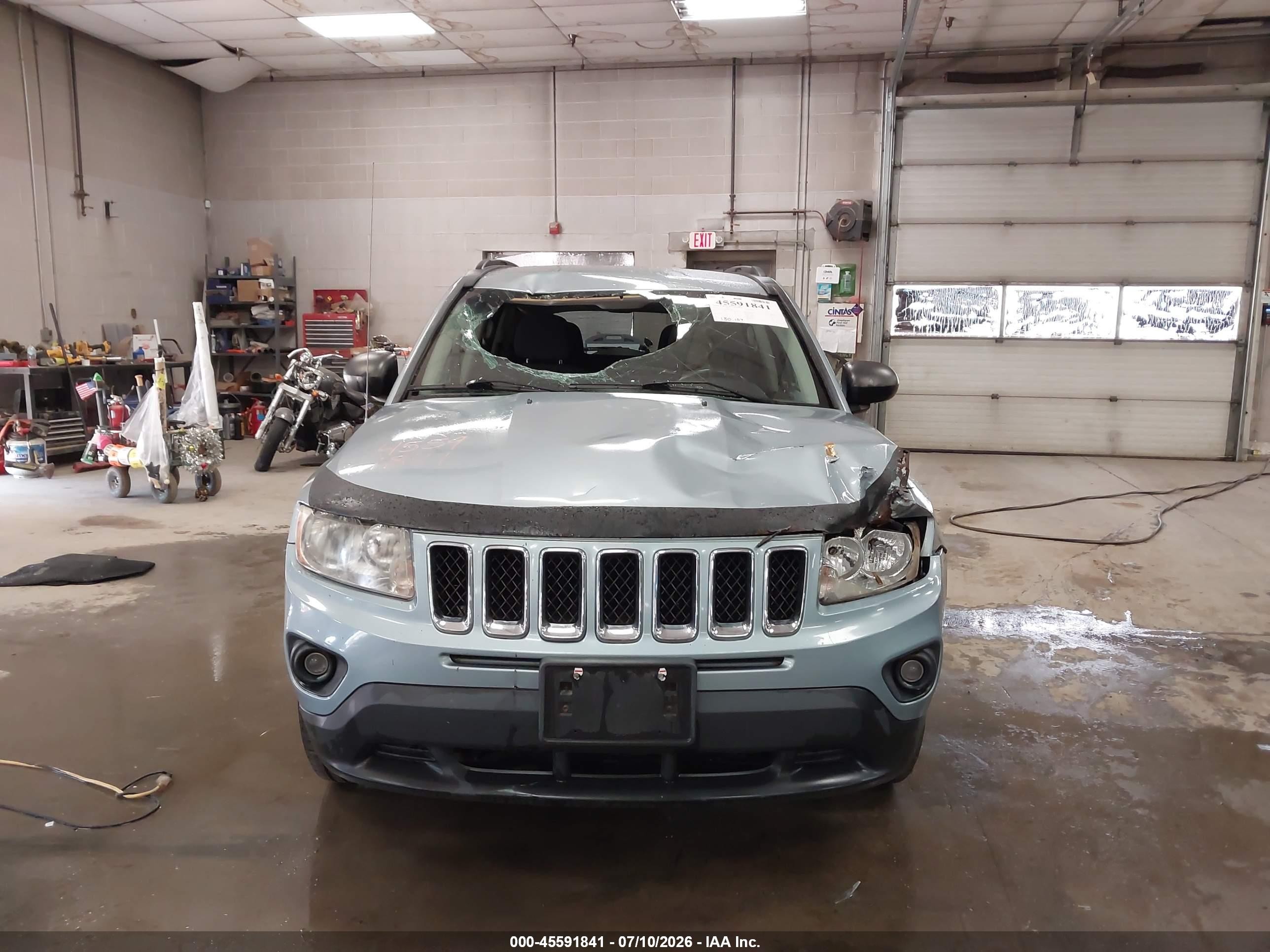 2013 Jeep Compass Latitude Gray vin: 1C4NJDEBXDD140057