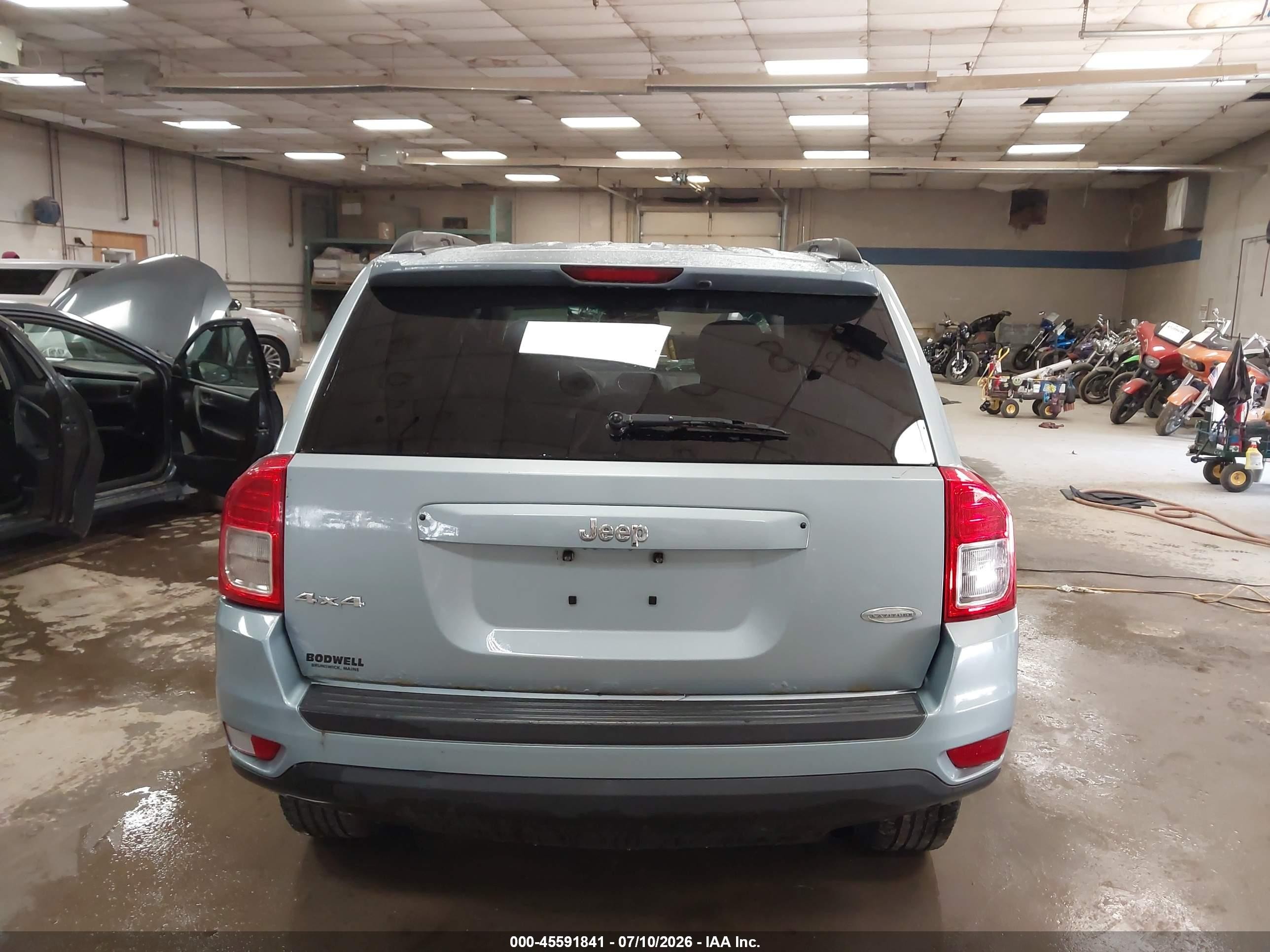 2013 Jeep Compass Latitude Gray vin: 1C4NJDEBXDD140057