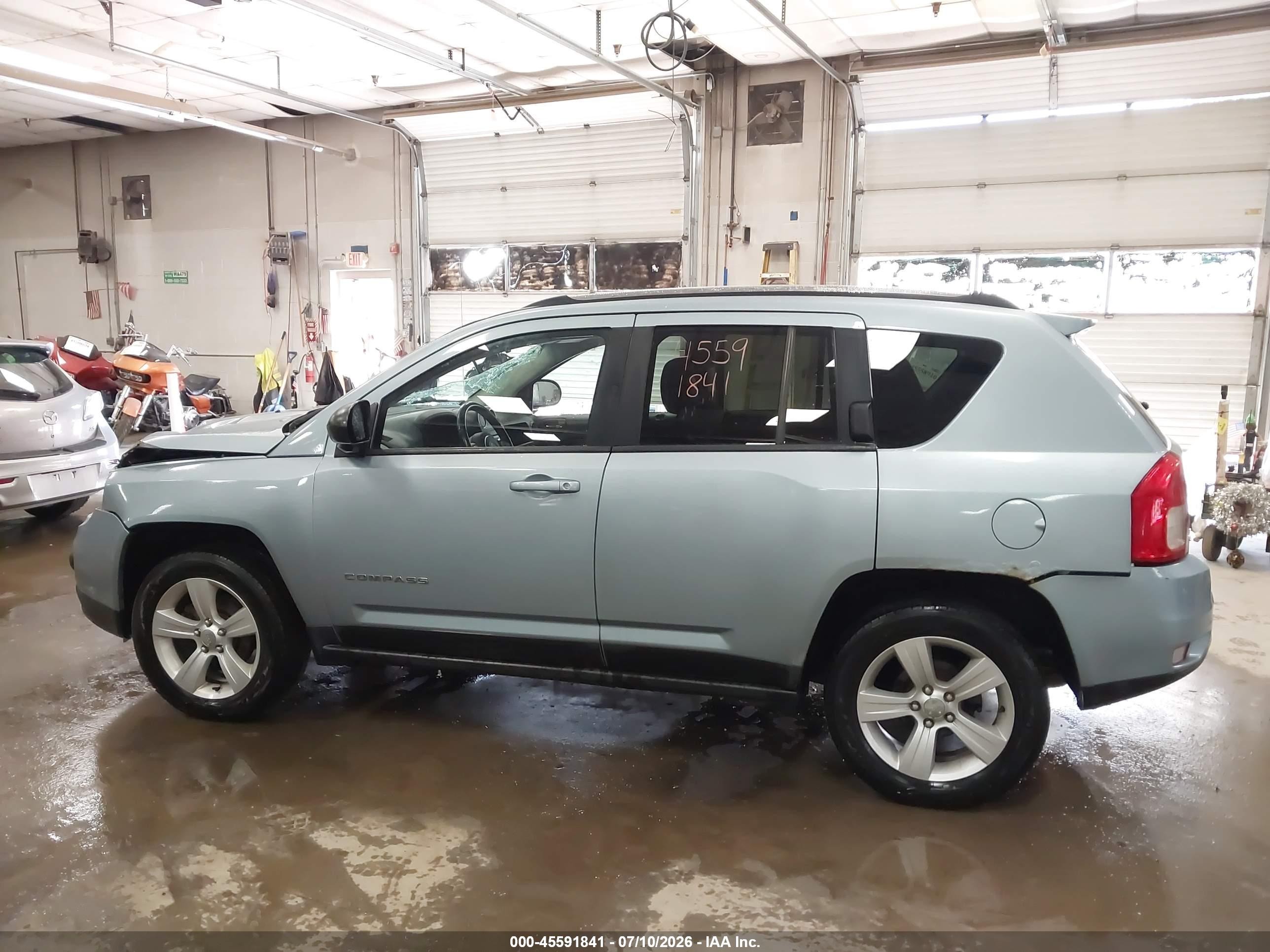 2013 Jeep Compass Latitude Gray vin: 1C4NJDEBXDD140057