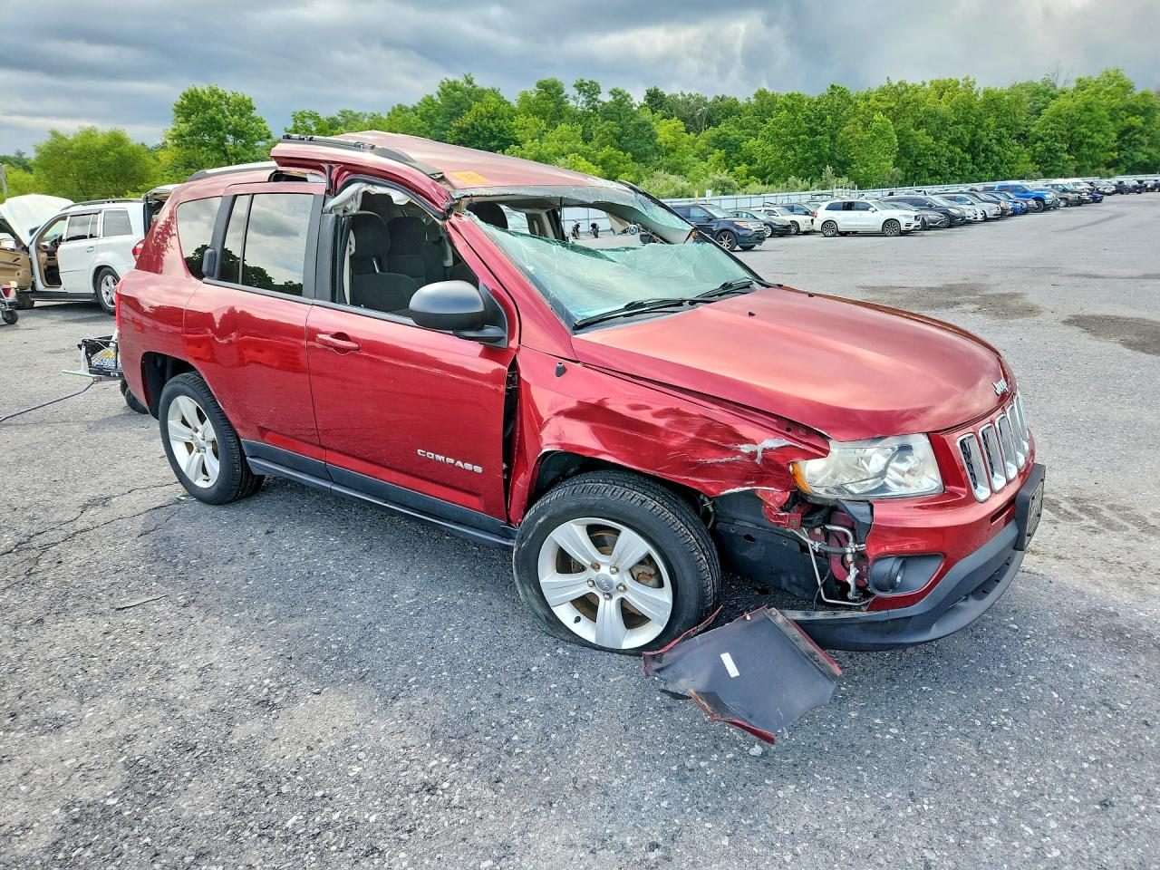 2013 Jeep Compass Latitude Burgundy vin: 1C4NJDEBXDD222063