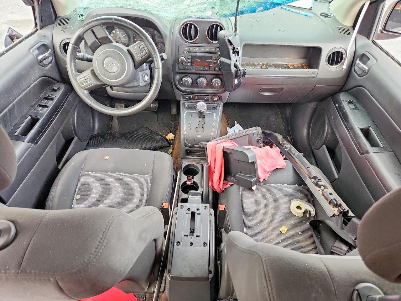 2013 Jeep Compass Latitude Burgundy vin: 1C4NJDEBXDD222063