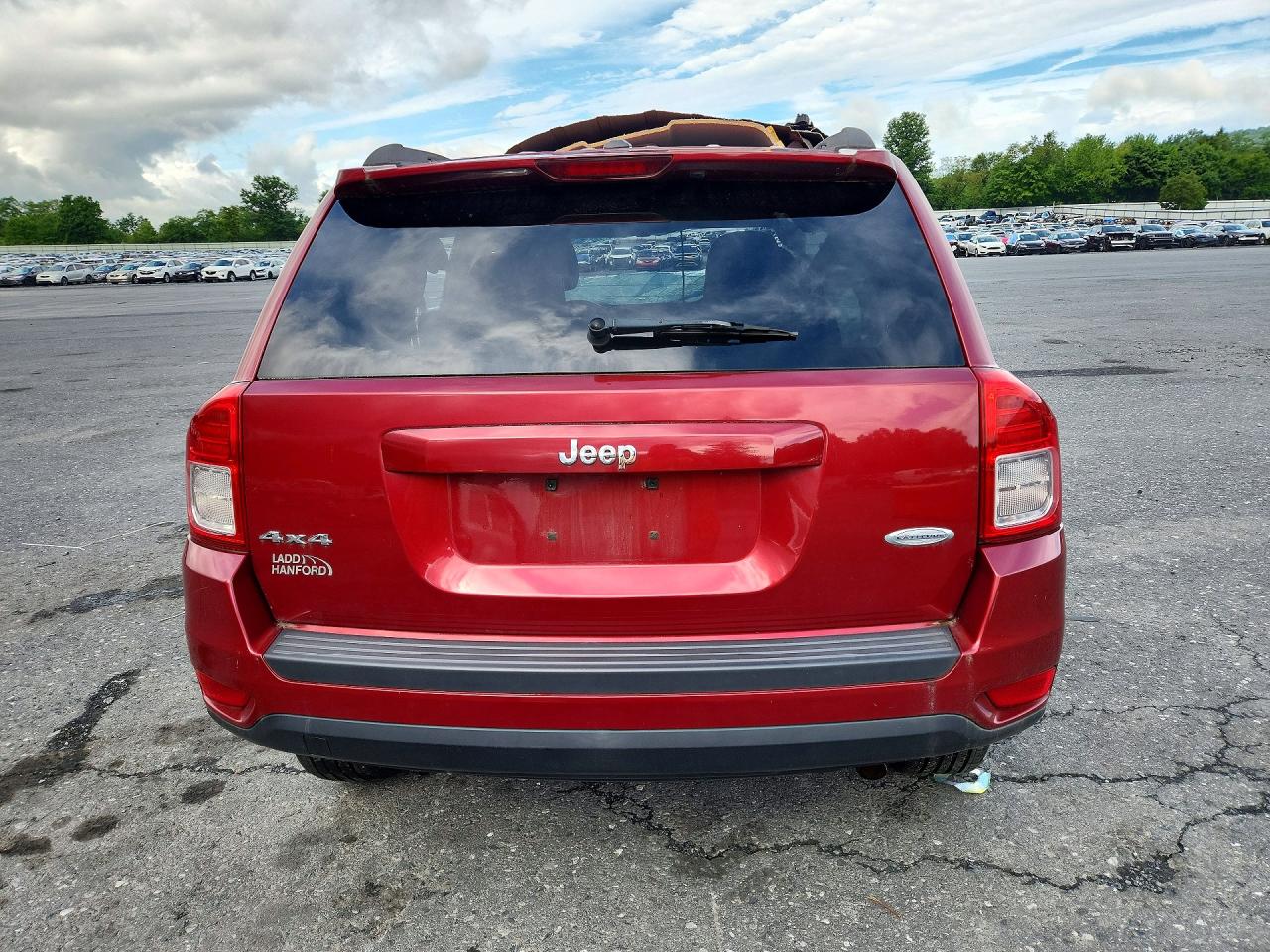 2013 Jeep Compass Latitude Burgundy vin: 1C4NJDEBXDD222063