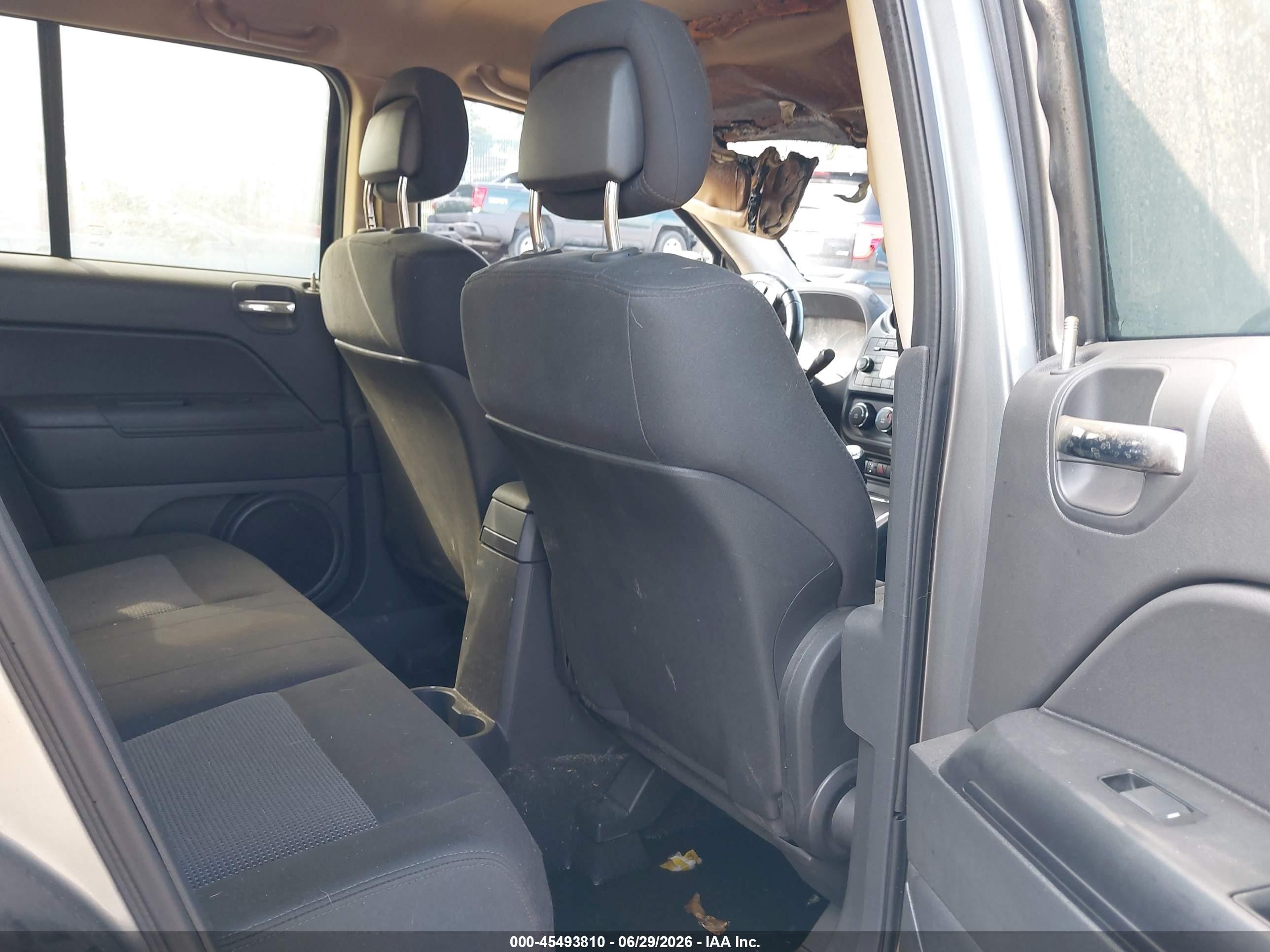 2013 Jeep Compass Latitude Gray vin: 1C4NJDEBXDD261638