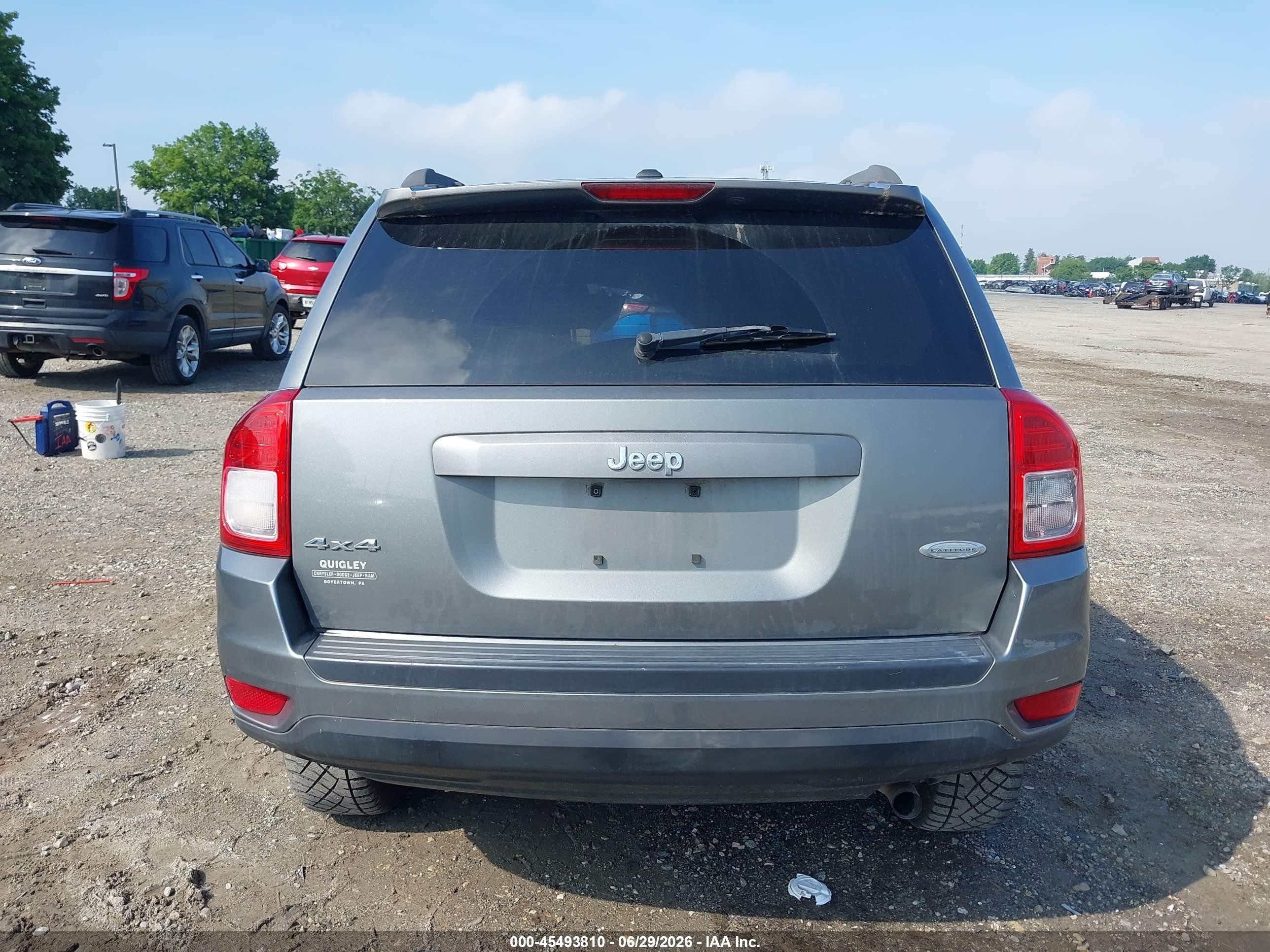 2013 Jeep Compass Latitude Gray vin: 1C4NJDEBXDD261638