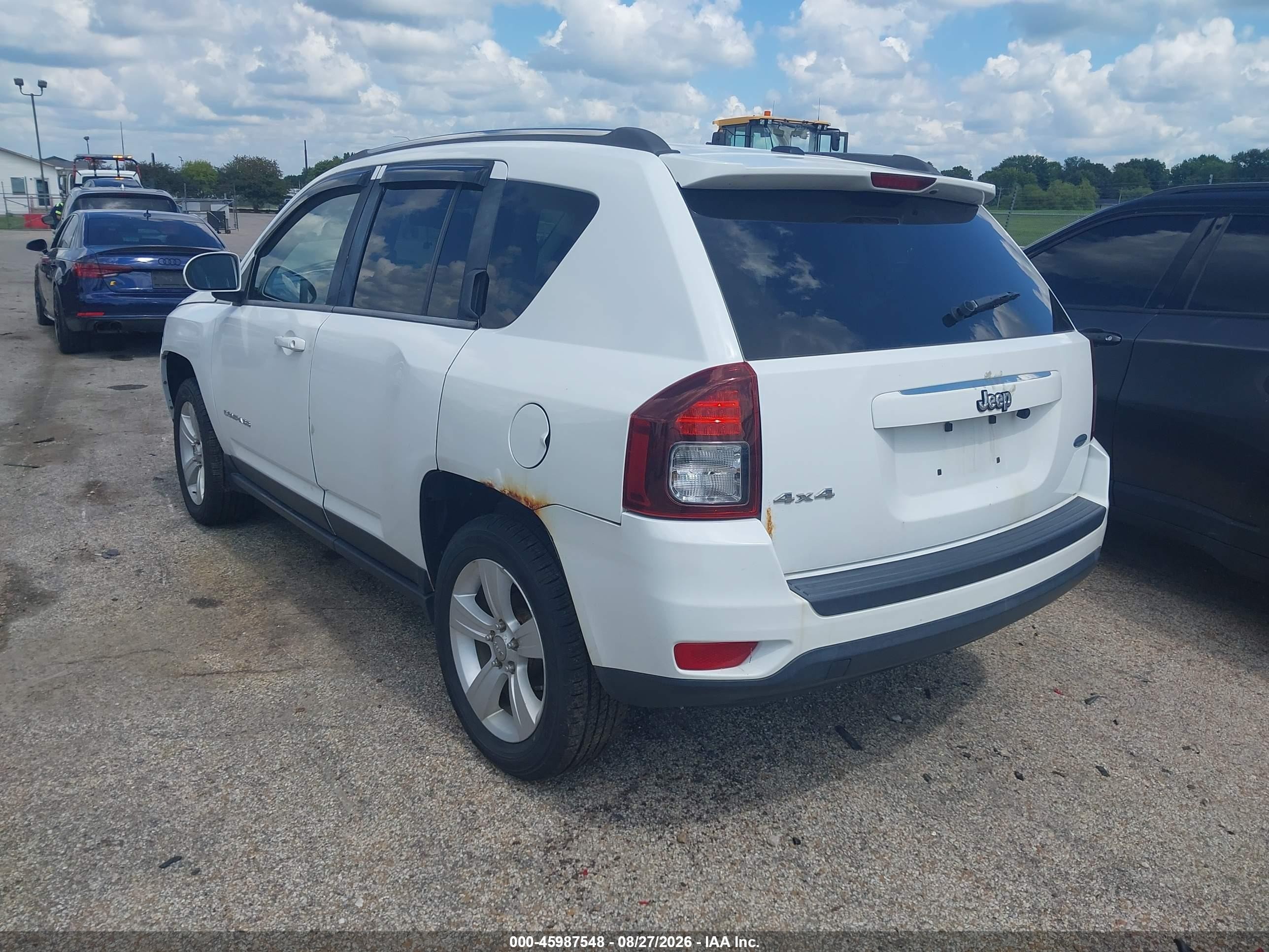 2014 Jeep Compass Latitude White vin: 1C4NJDEBXED501675
