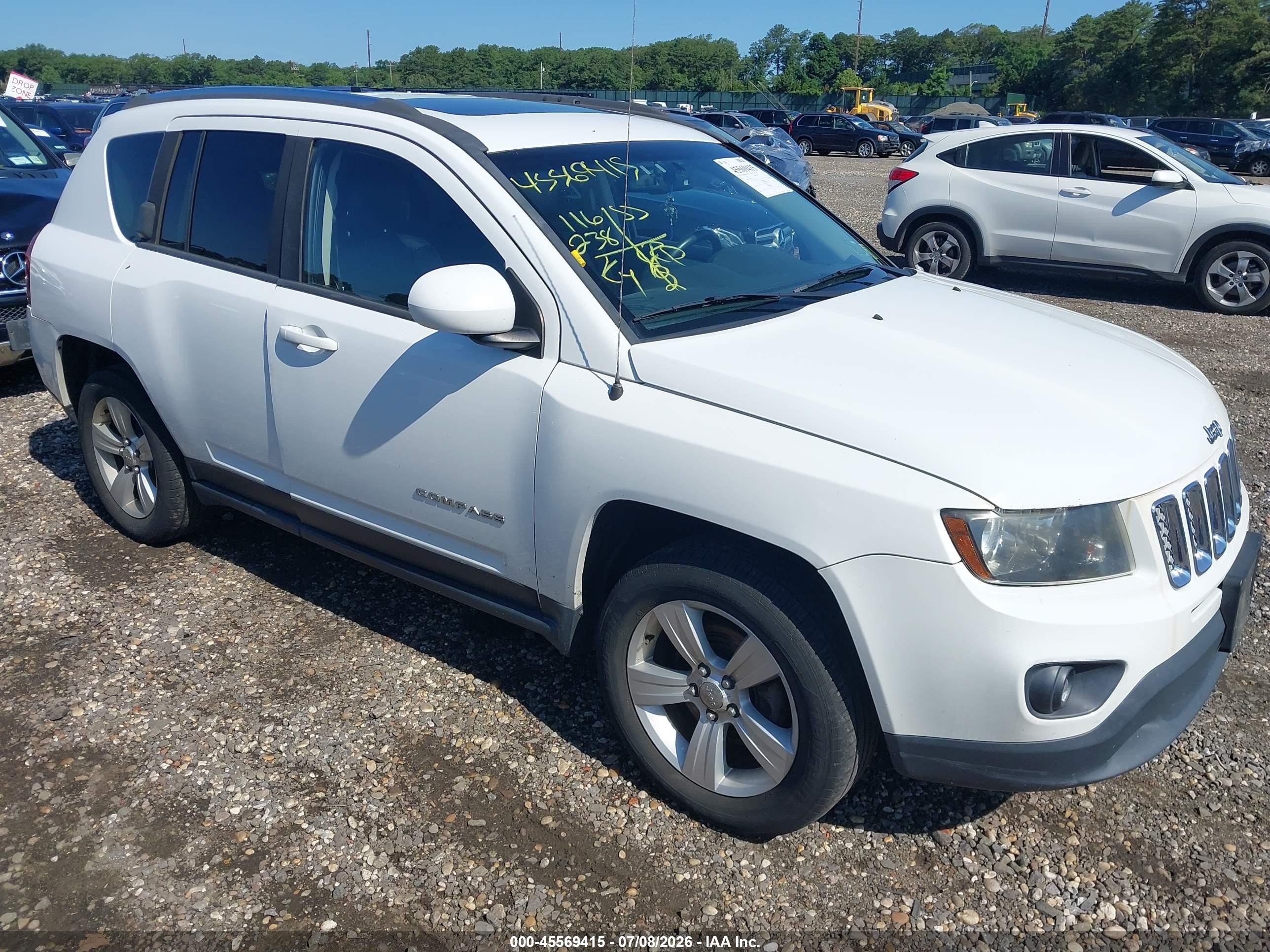2014 Jeep Compass Latitude White vin: 1C4NJDEBXED647770