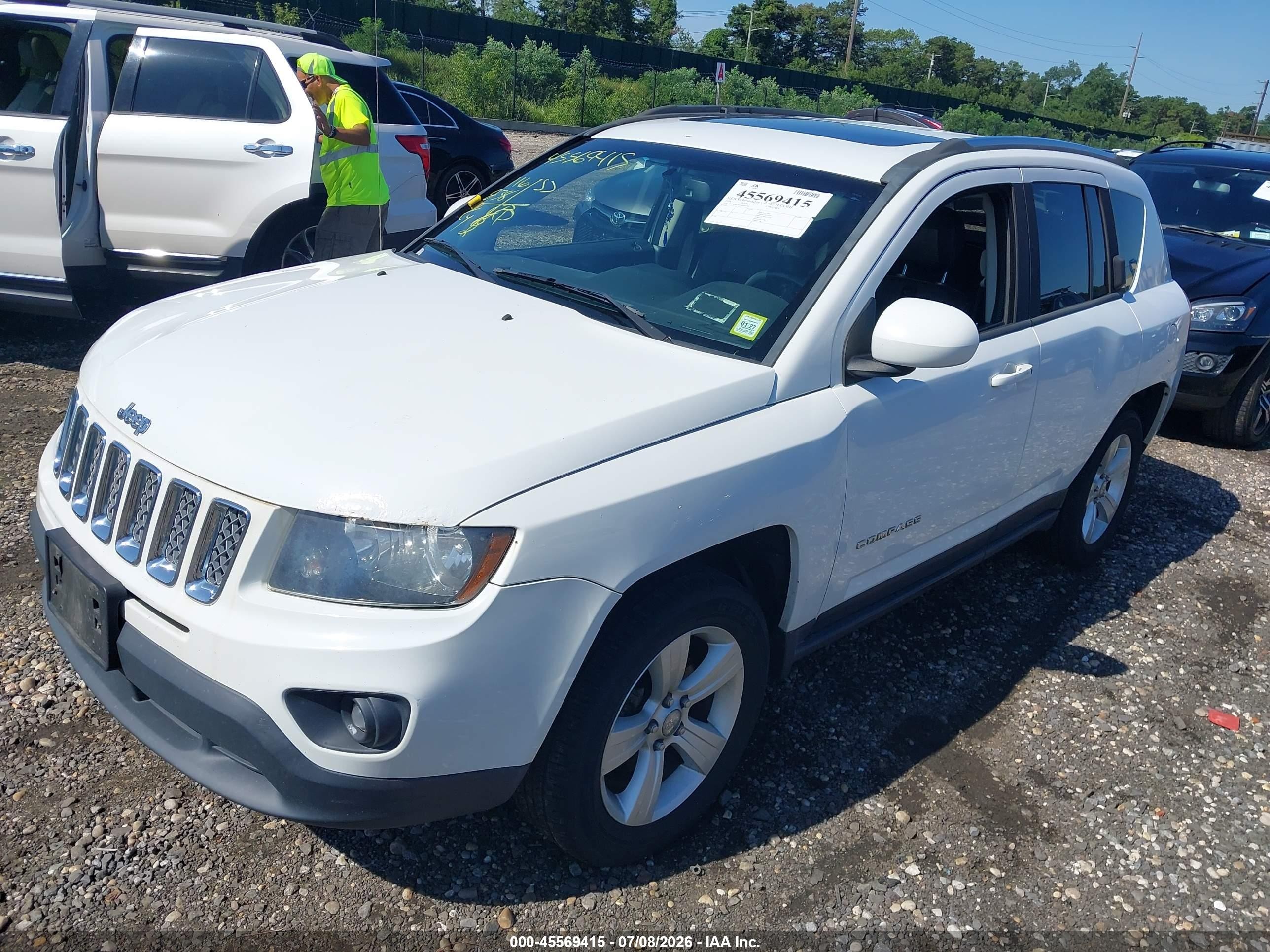 2014 Jeep Compass Latitude White vin: 1C4NJDEBXED647770