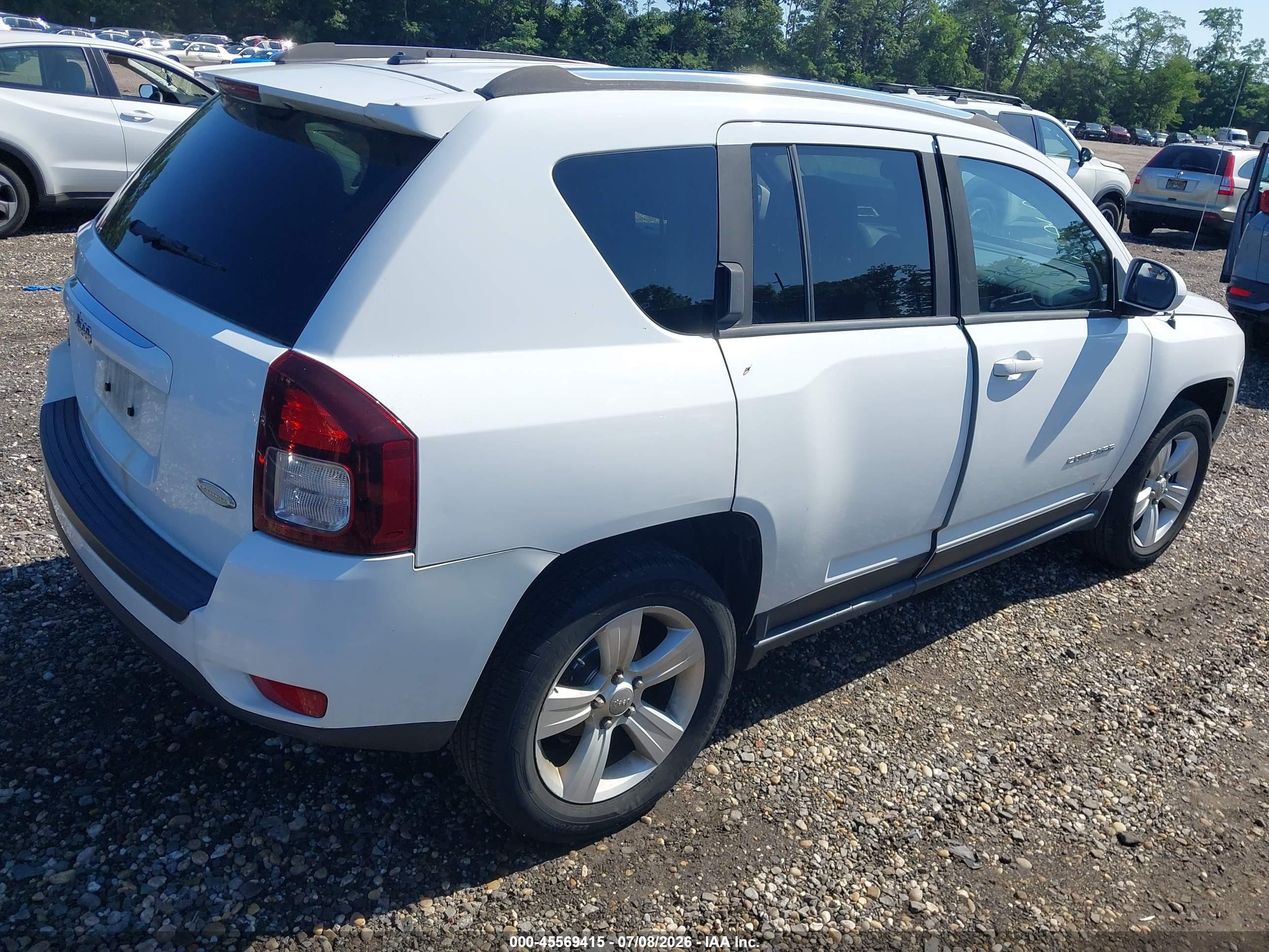2014 Jeep Compass Latitude White vin: 1C4NJDEBXED647770
