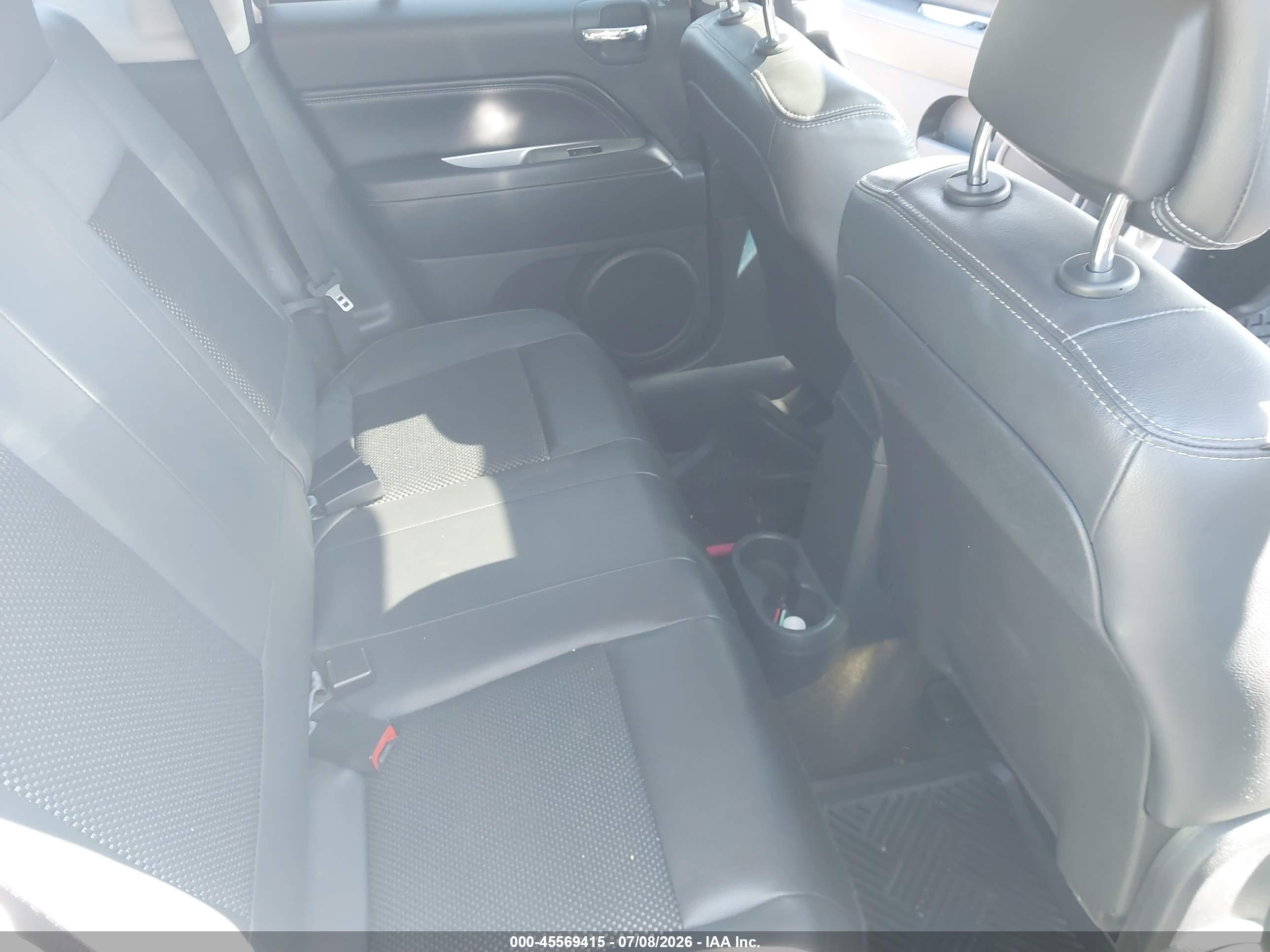 2014 Jeep Compass Latitude White vin: 1C4NJDEBXED647770