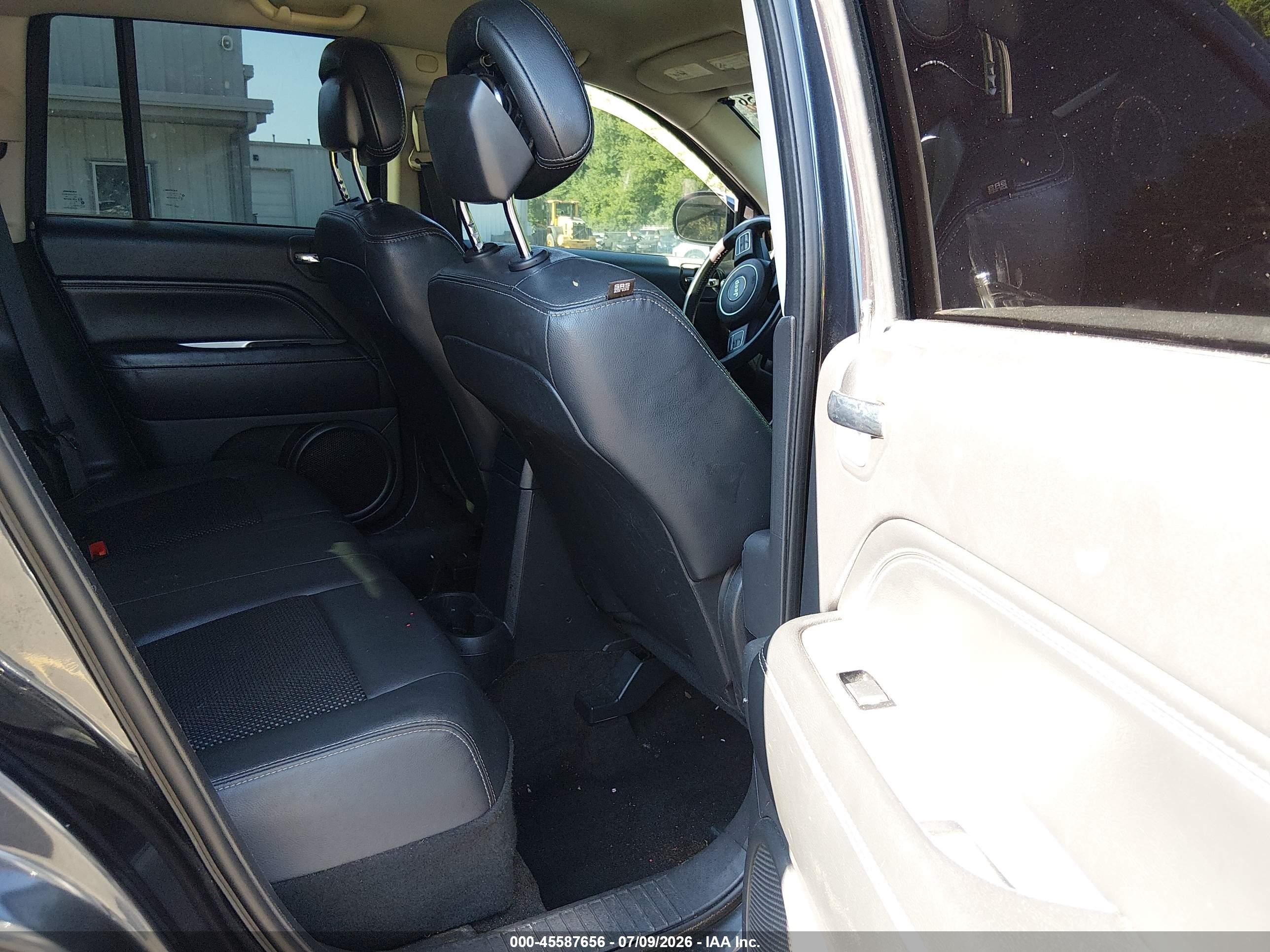 2014 Jeep Compass Latitude Серый vin: 1C4NJDEBXED816573