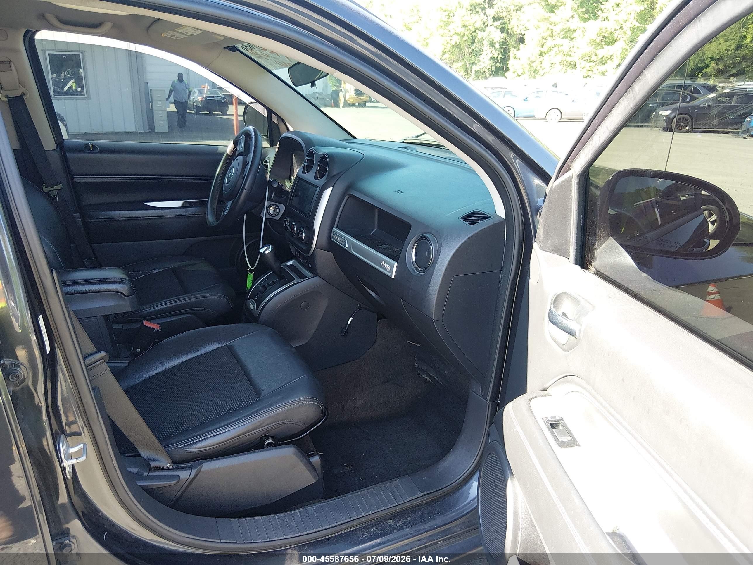 2014 Jeep Compass Latitude Серый vin: 1C4NJDEBXED816573