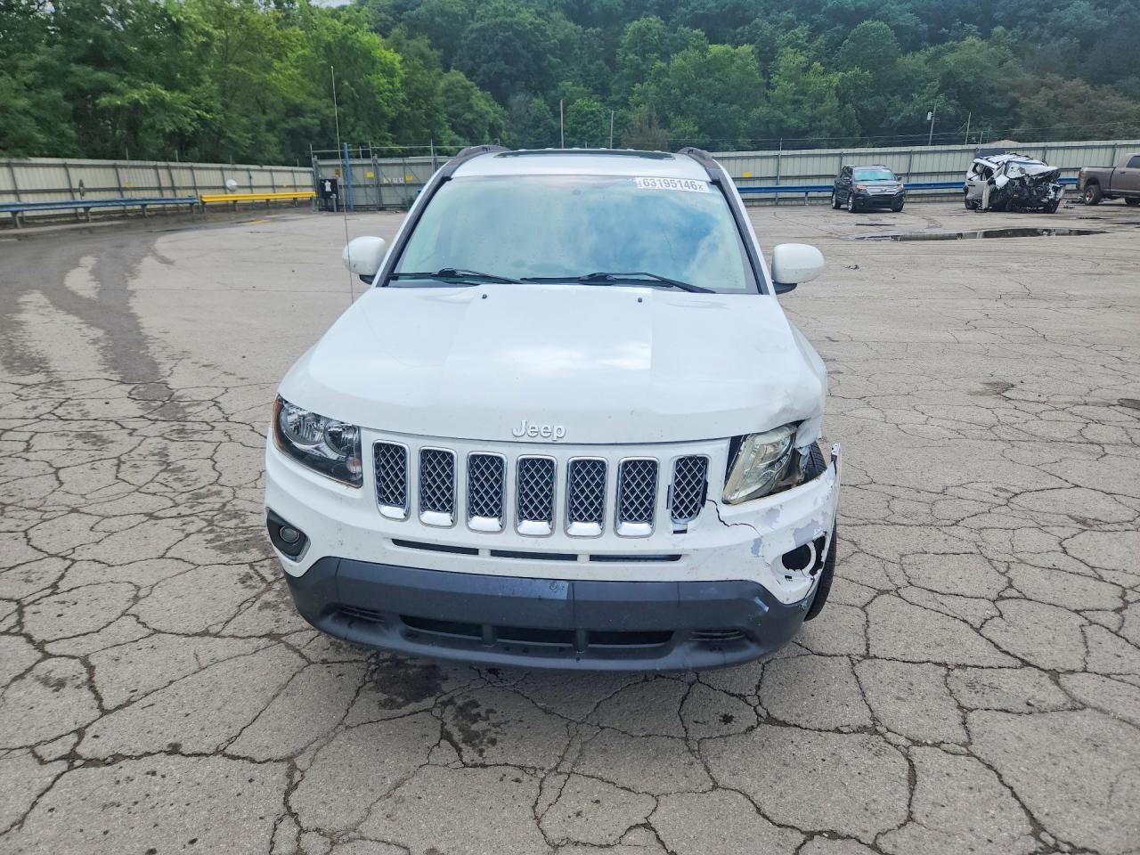 2015 Jeep Compass Latitude White vin: 1C4NJDEBXFD259391