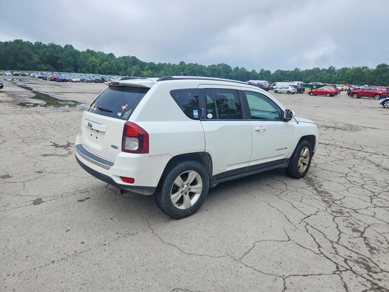 2015 Jeep Compass Latitude White vin: 1C4NJDEBXFD259391