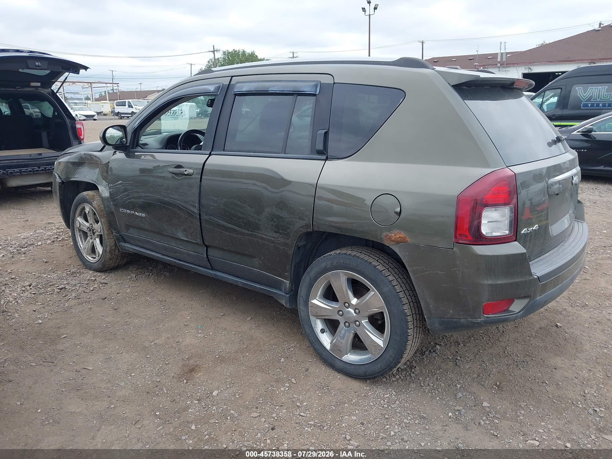 2015 Jeep Compass Latitude Green vin: 1C4NJDEBXFD393642