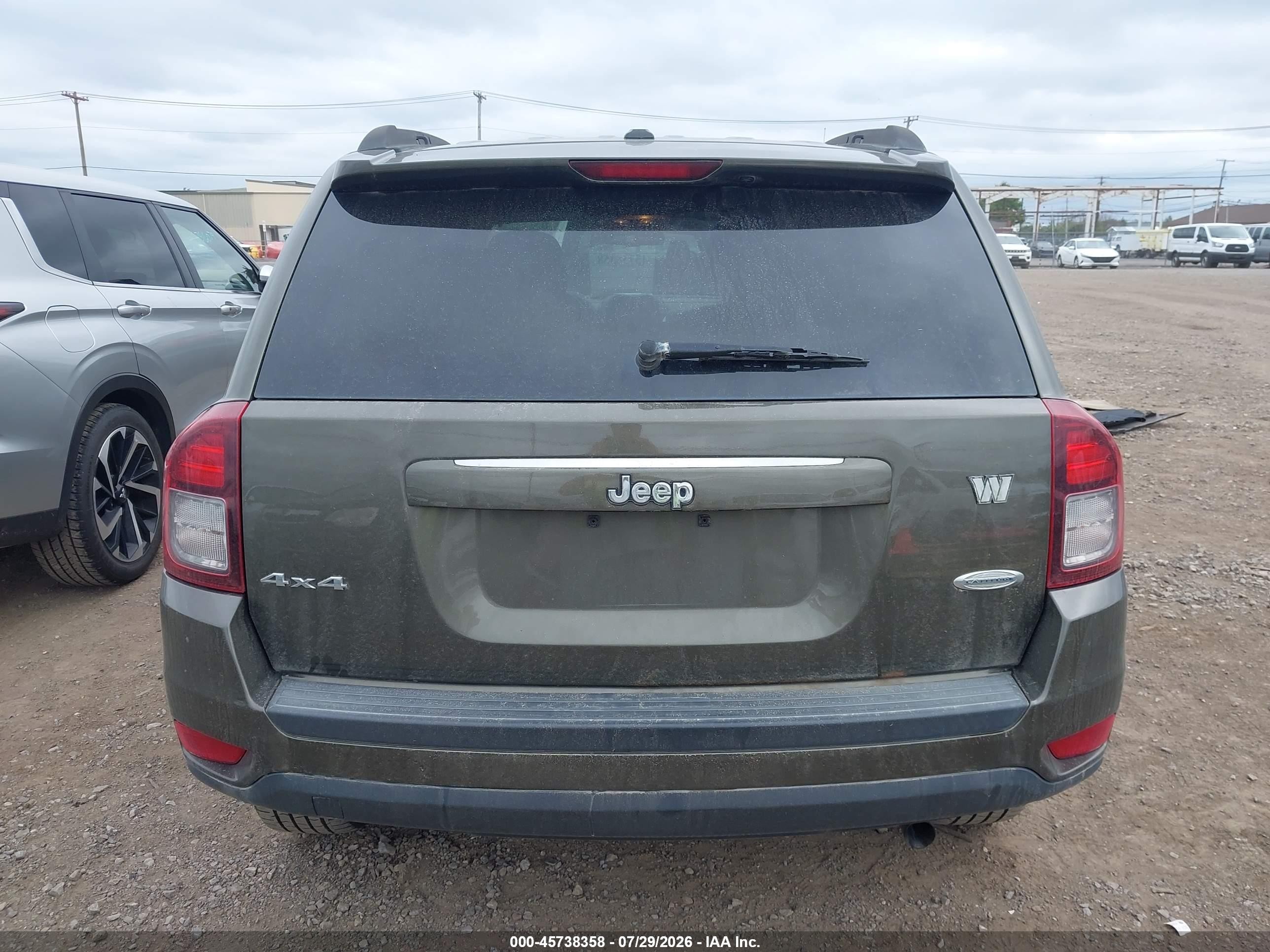 2015 Jeep Compass Latitude Green vin: 1C4NJDEBXFD393642