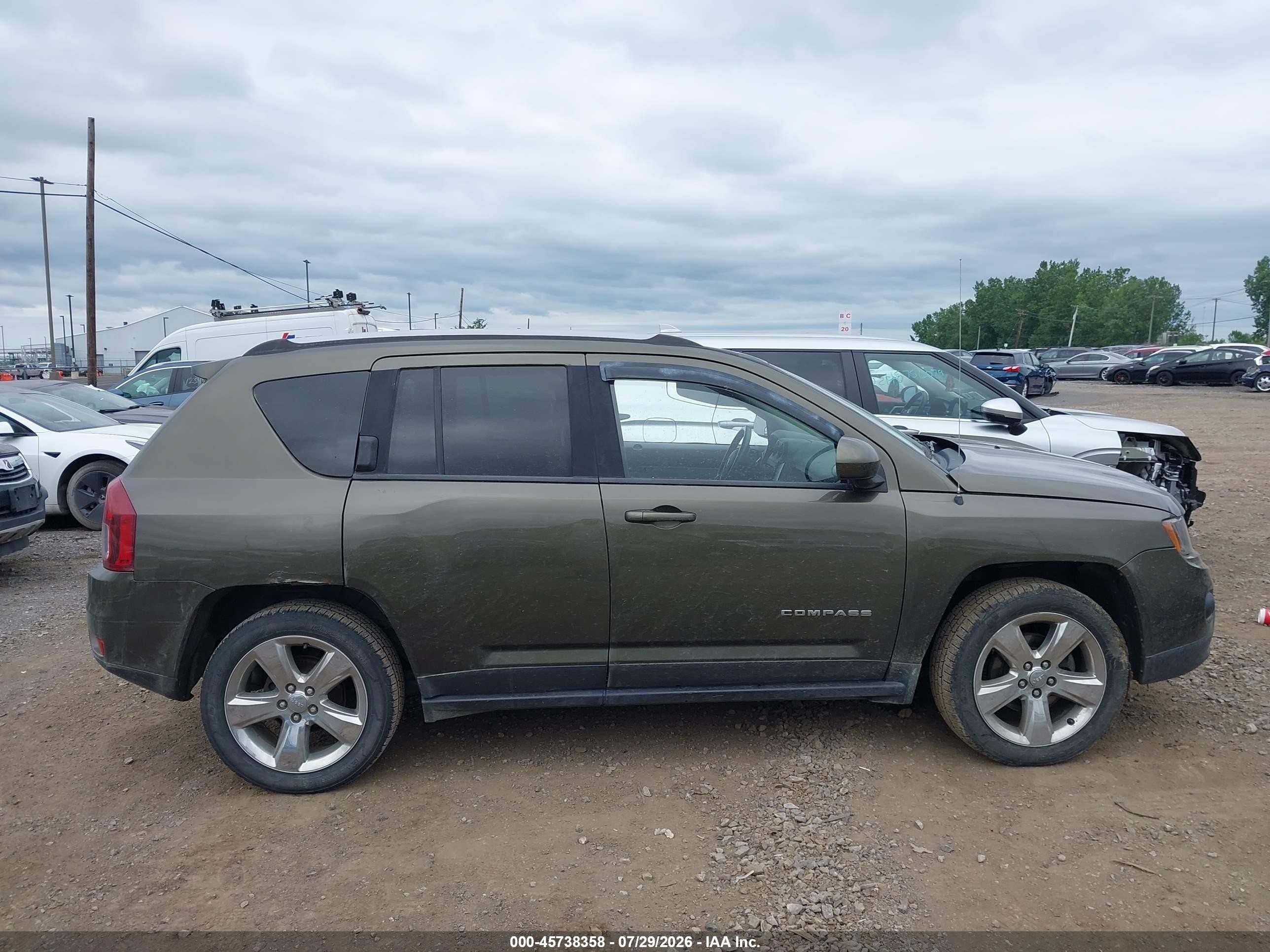 2015 Jeep Compass Latitude Green vin: 1C4NJDEBXFD393642