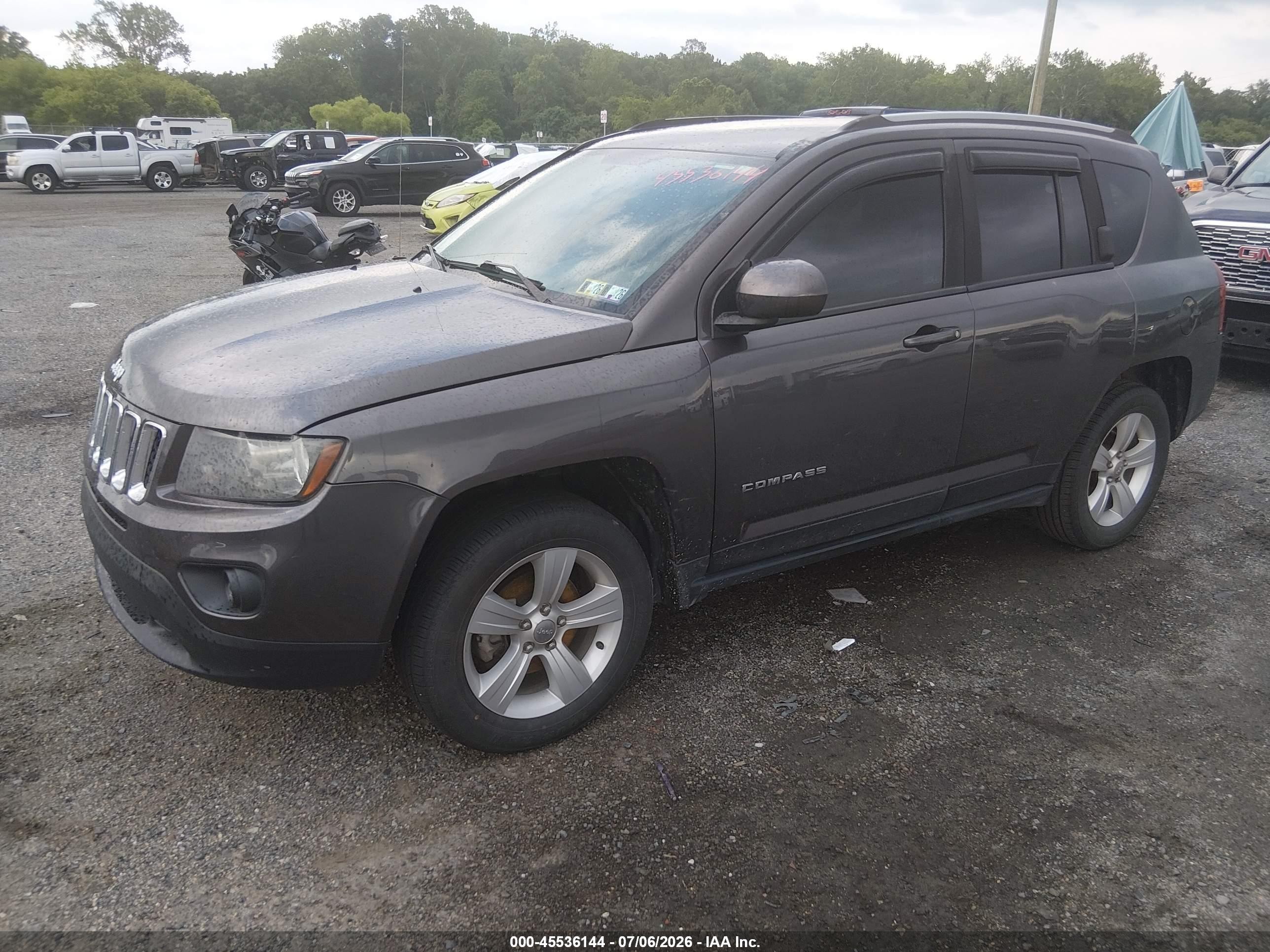 2015 Jeep Compass Latitude Gray vin: 1C4NJDEBXFD409452