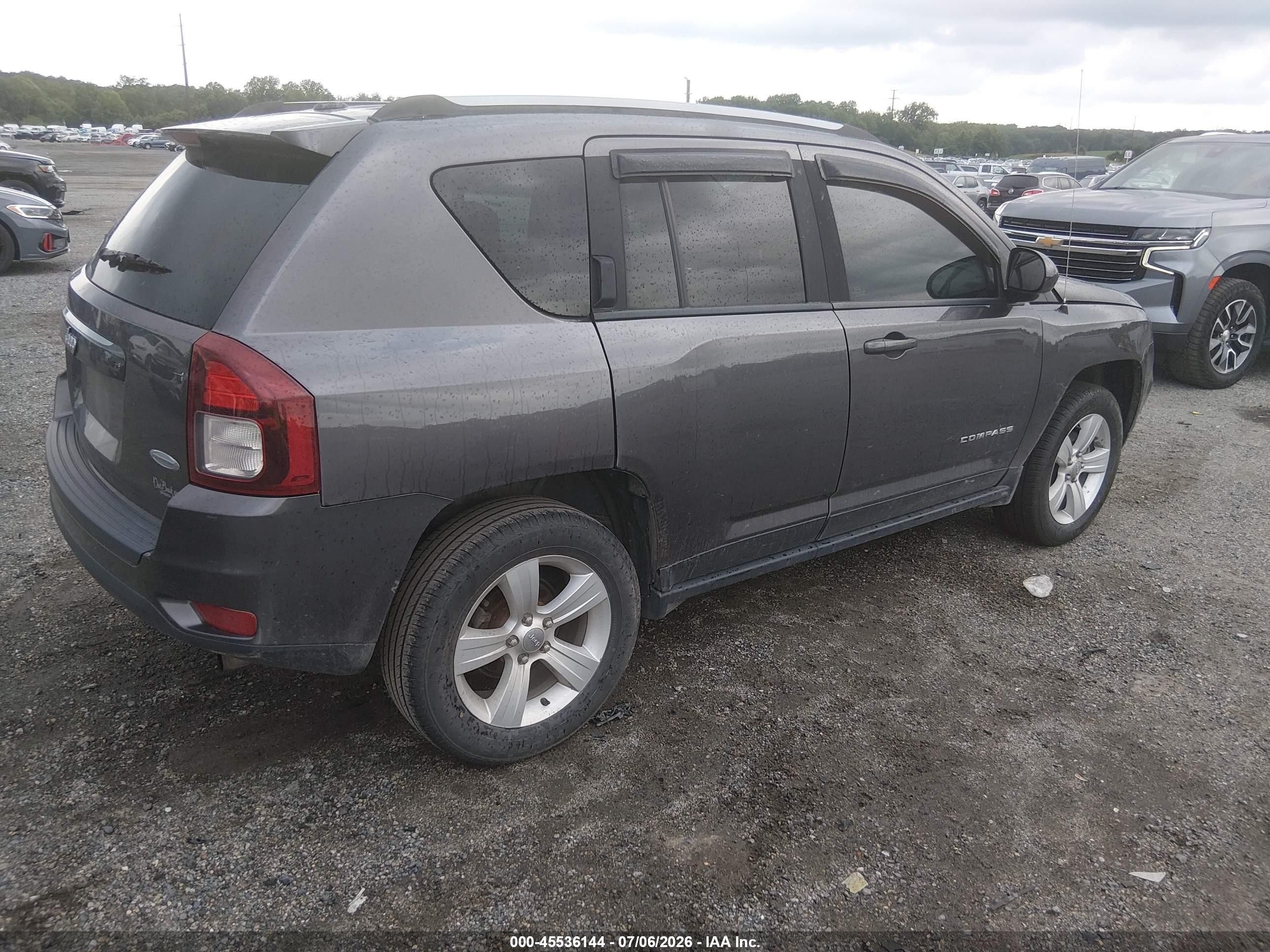 2015 Jeep Compass Latitude Gray vin: 1C4NJDEBXFD409452