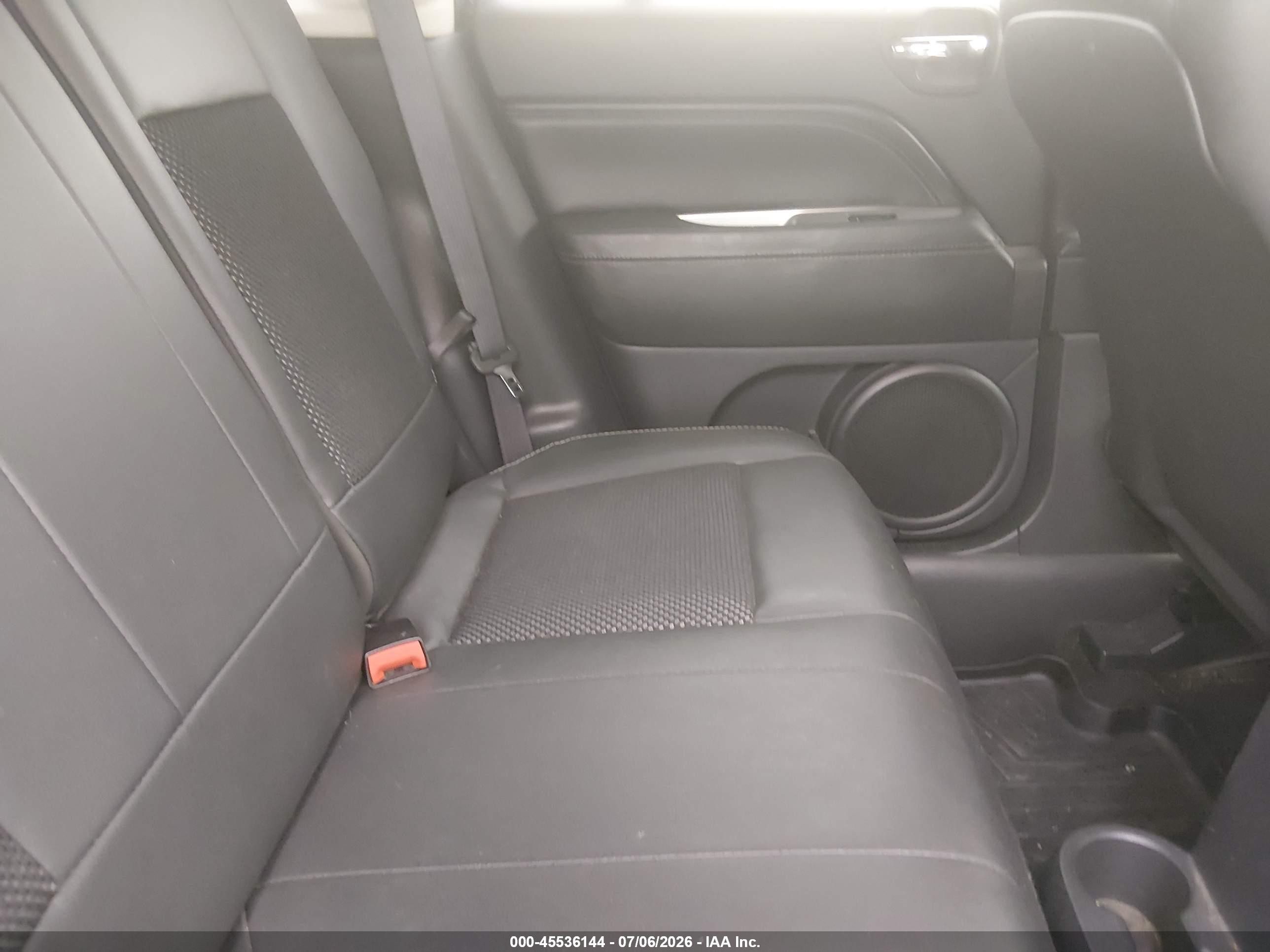 2015 Jeep Compass Latitude Gray vin: 1C4NJDEBXFD409452