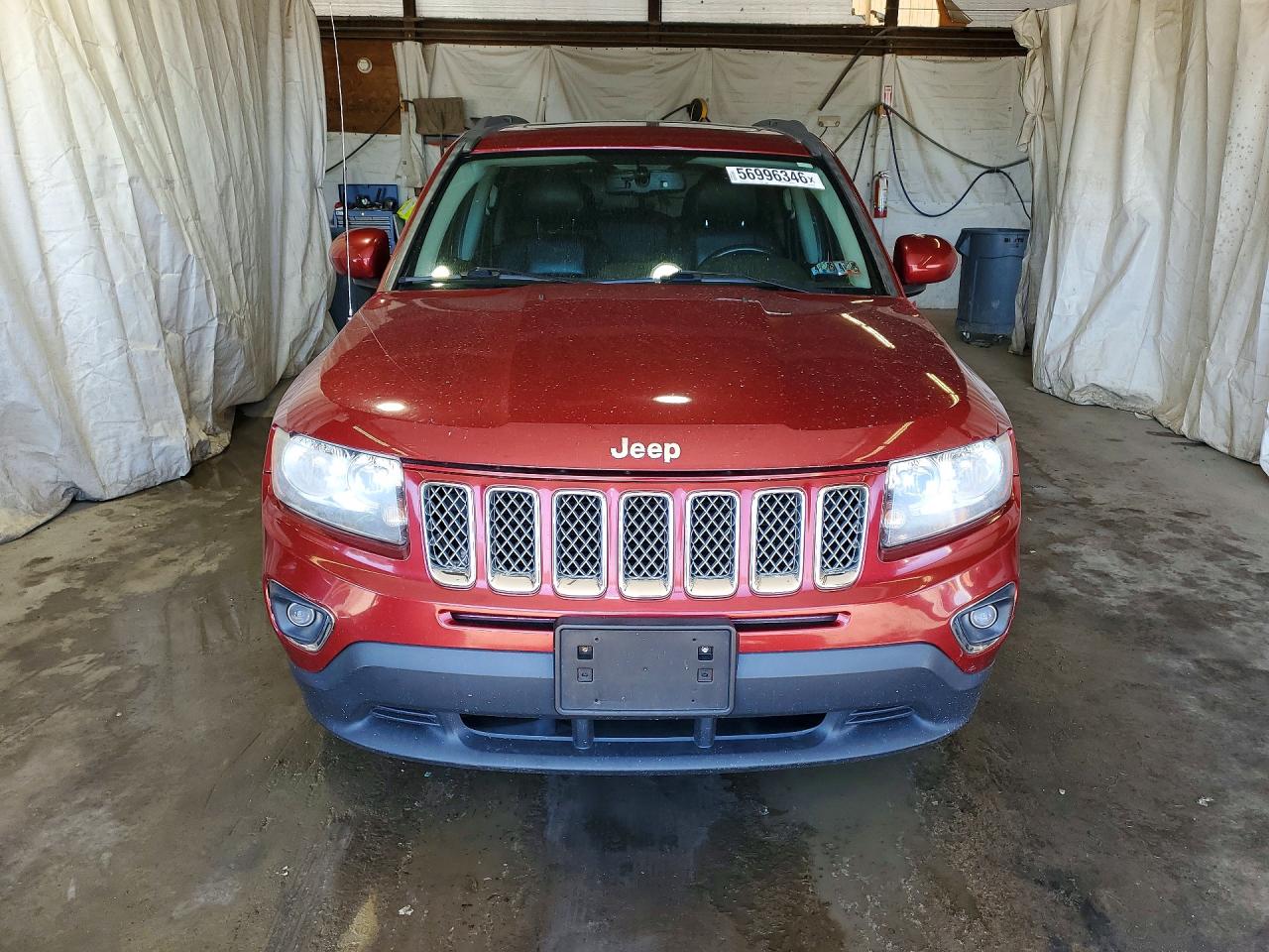 2016 Jeep Compass Latitude Burgundy vin: 1C4NJDEBXGD597309