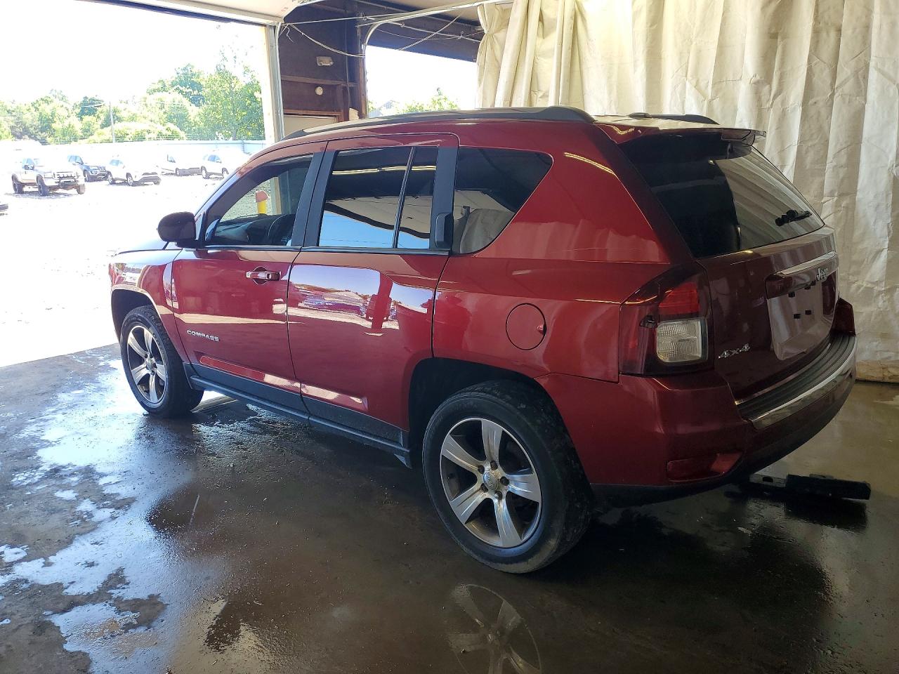 2016 Jeep Compass Latitude Burgundy vin: 1C4NJDEBXGD597309