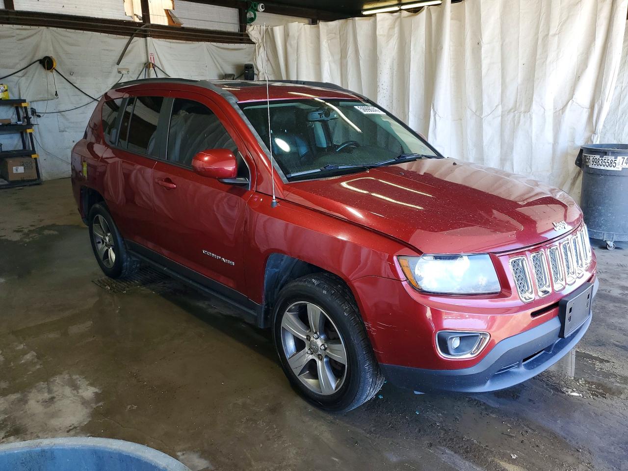 2016 Jeep Compass Latitude Burgundy vin: 1C4NJDEBXGD597309
