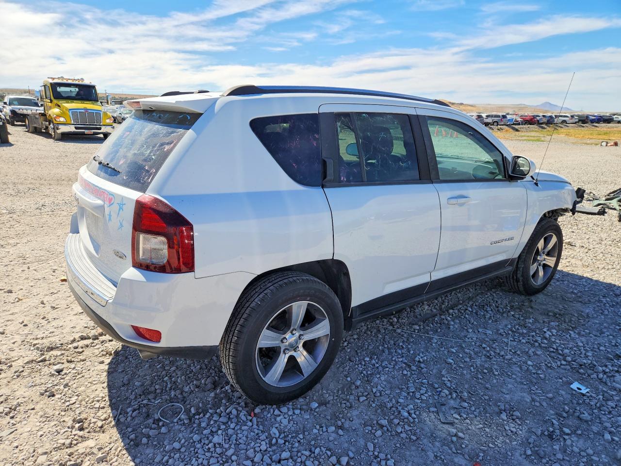 2016 Jeep Compass Latitude Белый vin: 1C4NJDEBXGD814180