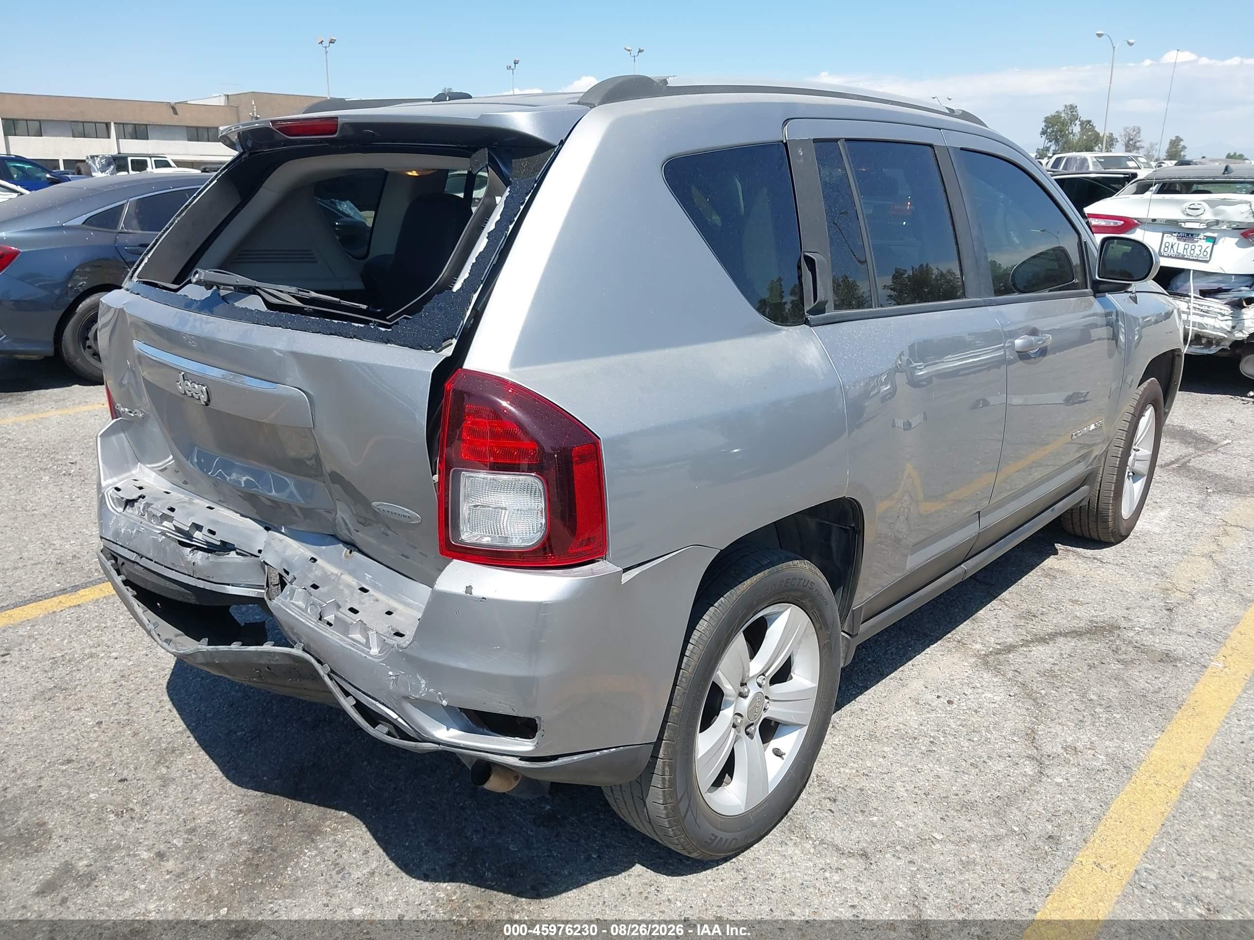 2017 Jeep Compass Latitude Silver vin: 1C4NJDEBXHD167541