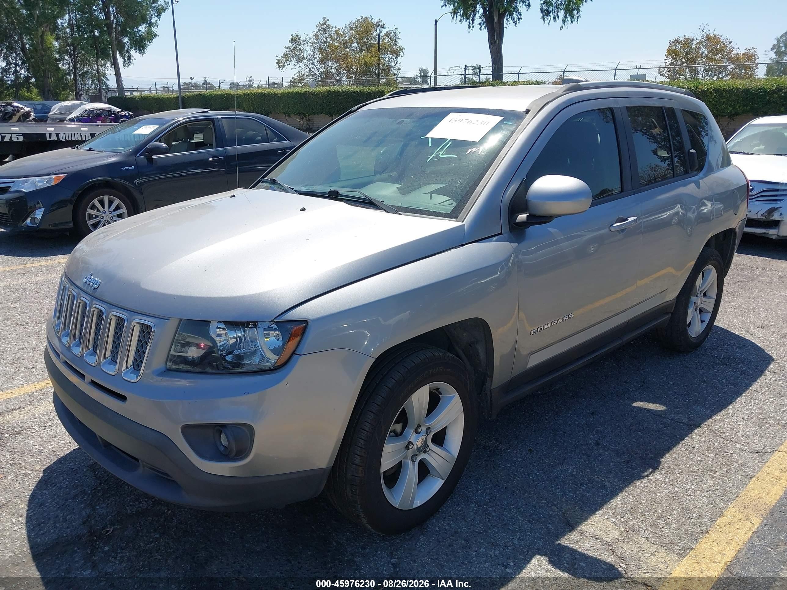 2017 Jeep Compass Latitude Silver vin: 1C4NJDEBXHD167541