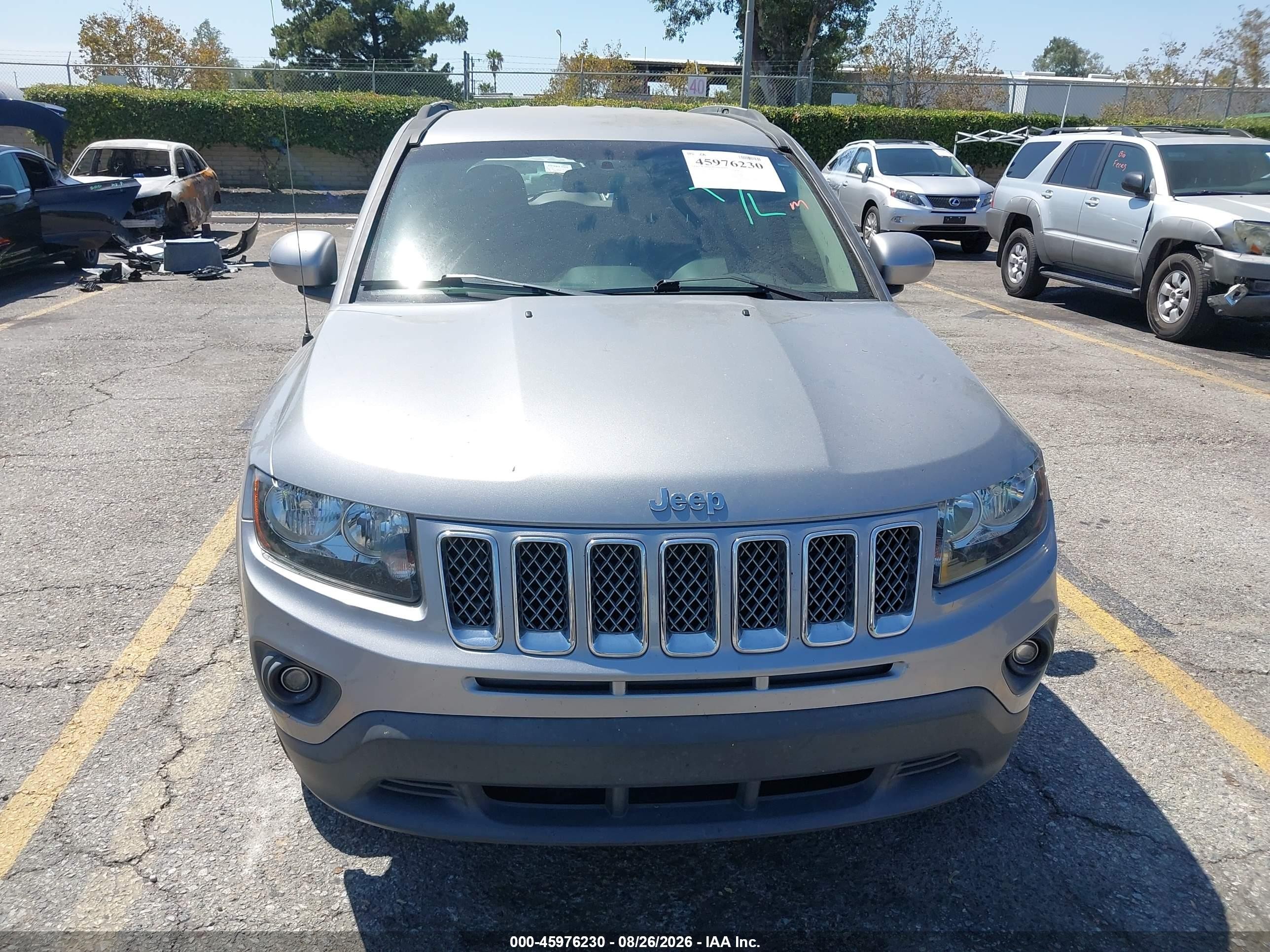 2017 Jeep Compass Latitude Silver vin: 1C4NJDEBXHD167541