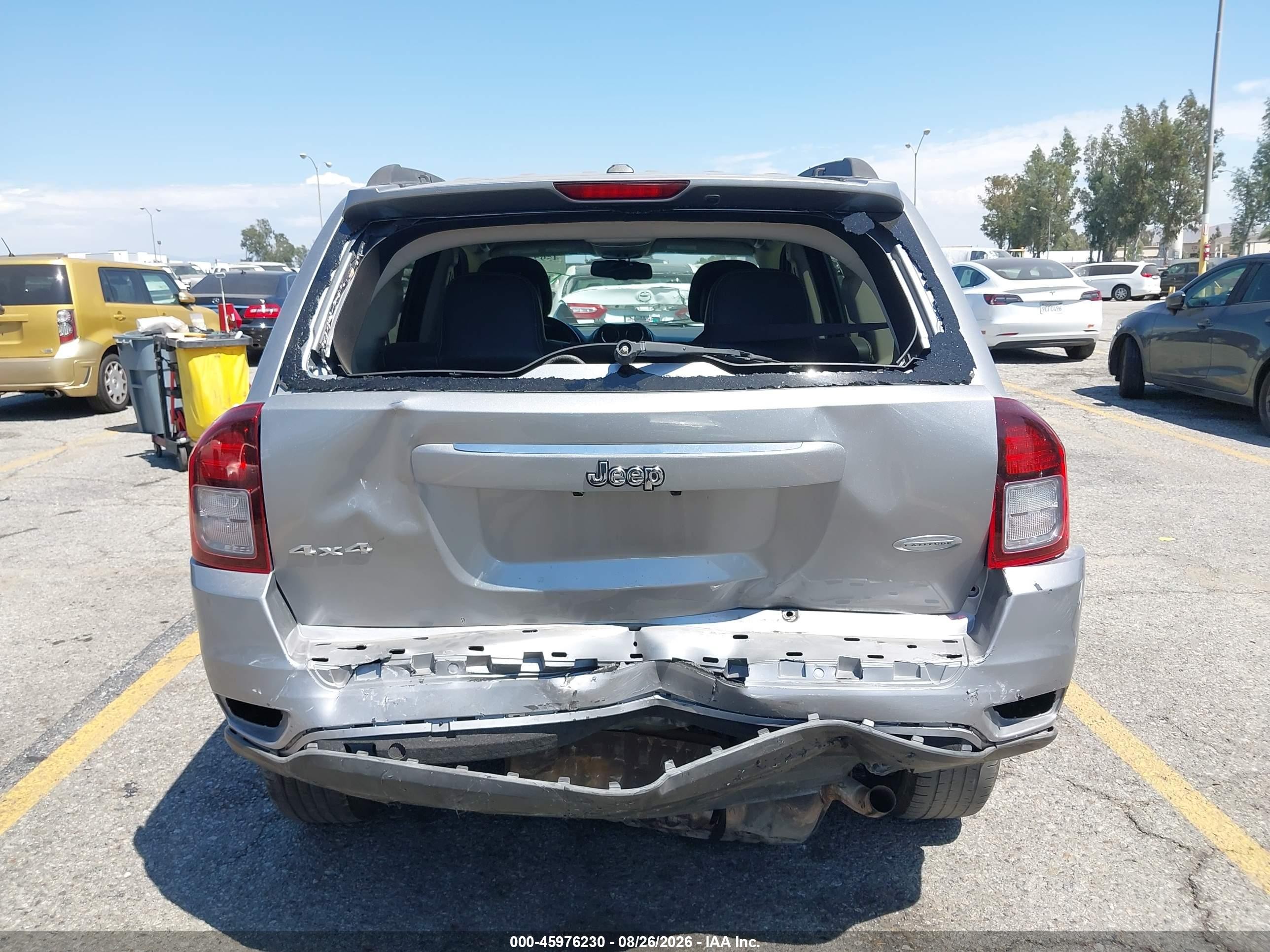2017 Jeep Compass Latitude Silver vin: 1C4NJDEBXHD167541