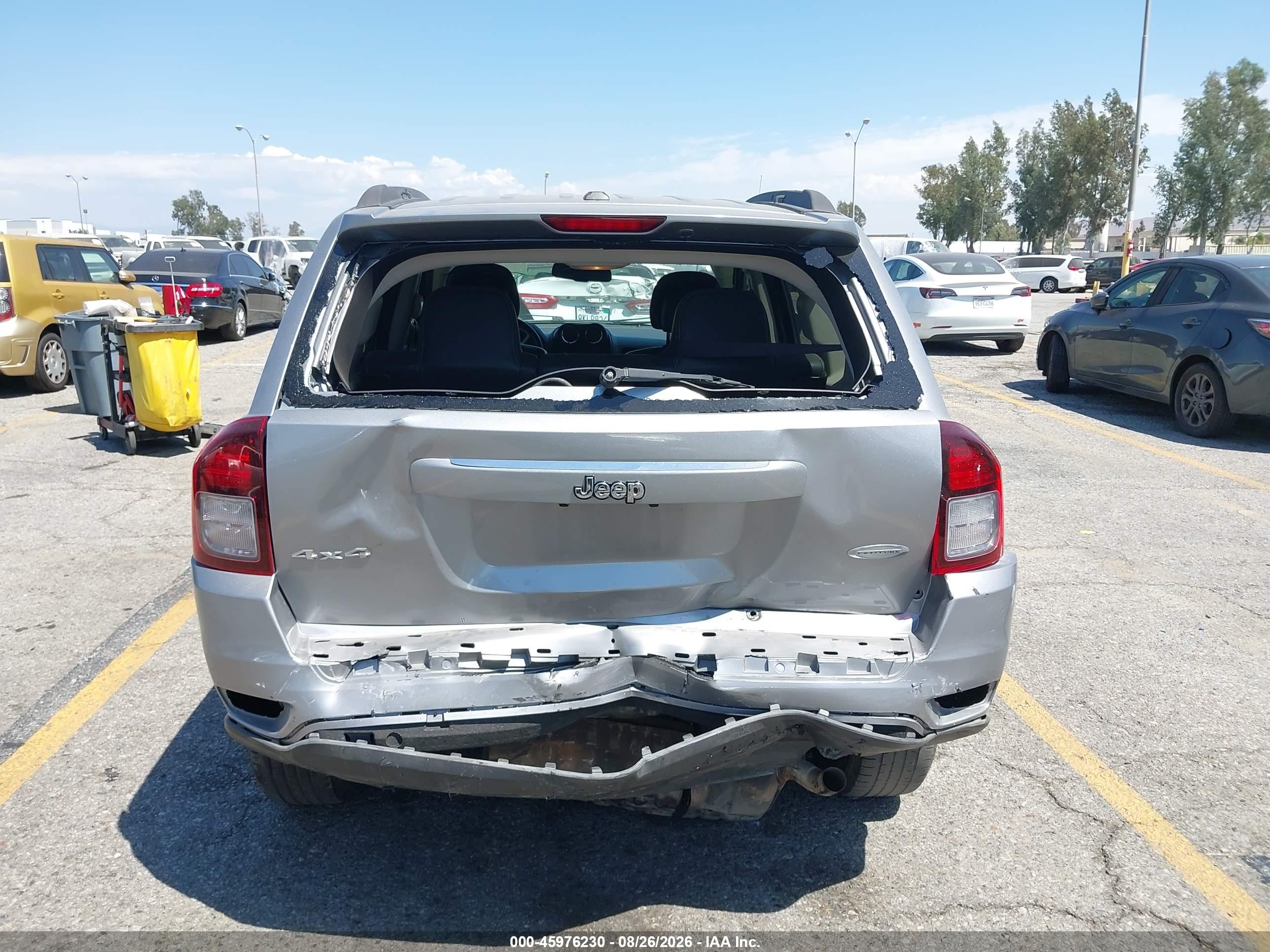 2017 Jeep Compass Latitude Silver vin: 1C4NJDEBXHD167541