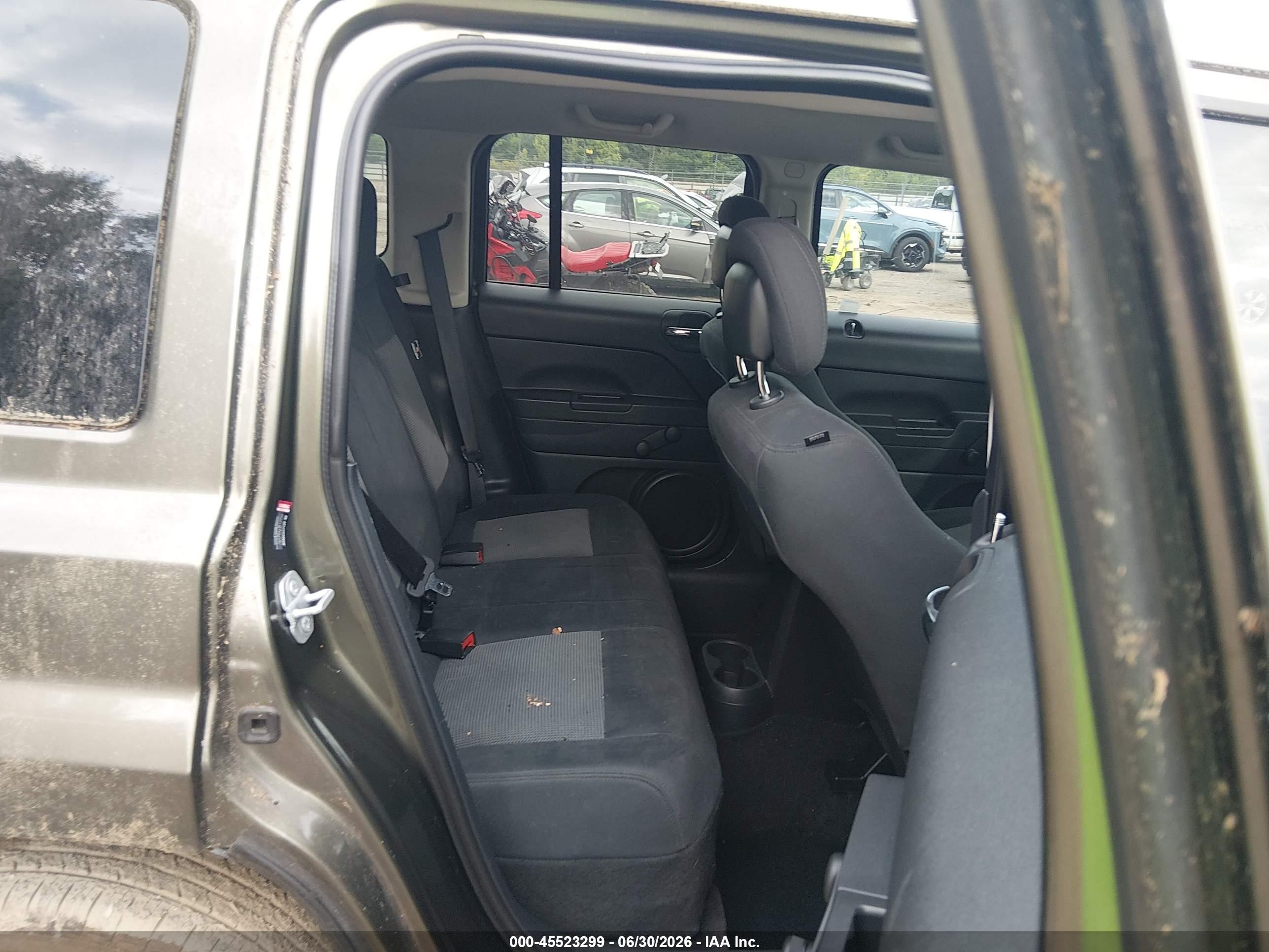 2015 Jeep Patriot Sport Зеленый vin: 1C4NJPBA1FD203546