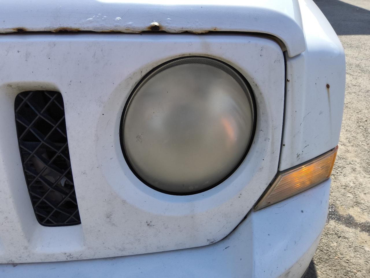 2014 Jeep Patriot Sport White vin: 1C4NJPBA2ED881382 Damage: Left Head Lamp, Faded, Repair Required