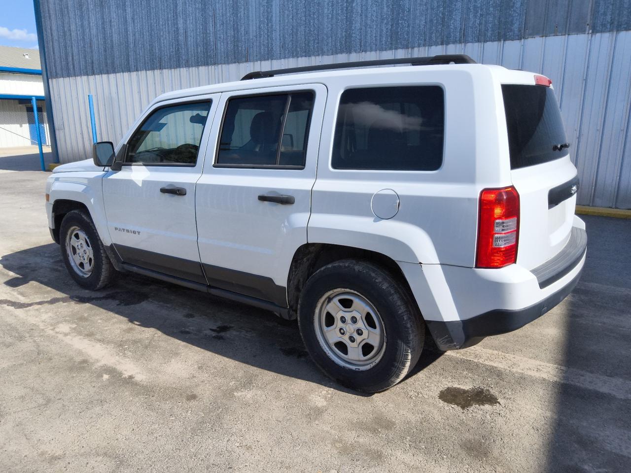 2014 Jeep Patriot Sport White vin: 1C4NJPBA2ED881382 Damage: Left Qtr Panel, Dent(S) W/ Paint Dmg, 1 To 2 Inches