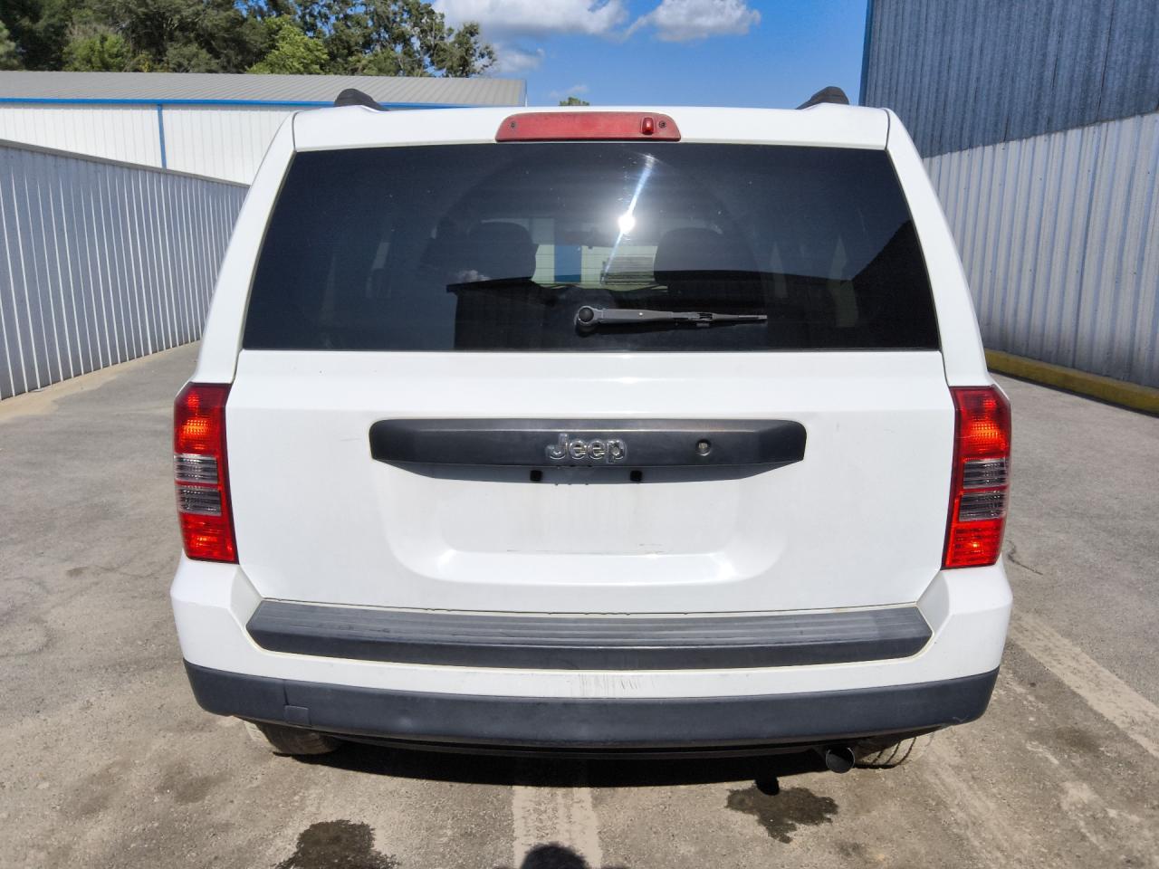 2014 Jeep Patriot Sport White vin: 1C4NJPBA2ED881382 Damage: Lift Gate, Heavy Scratch, 2 To 3 Inches