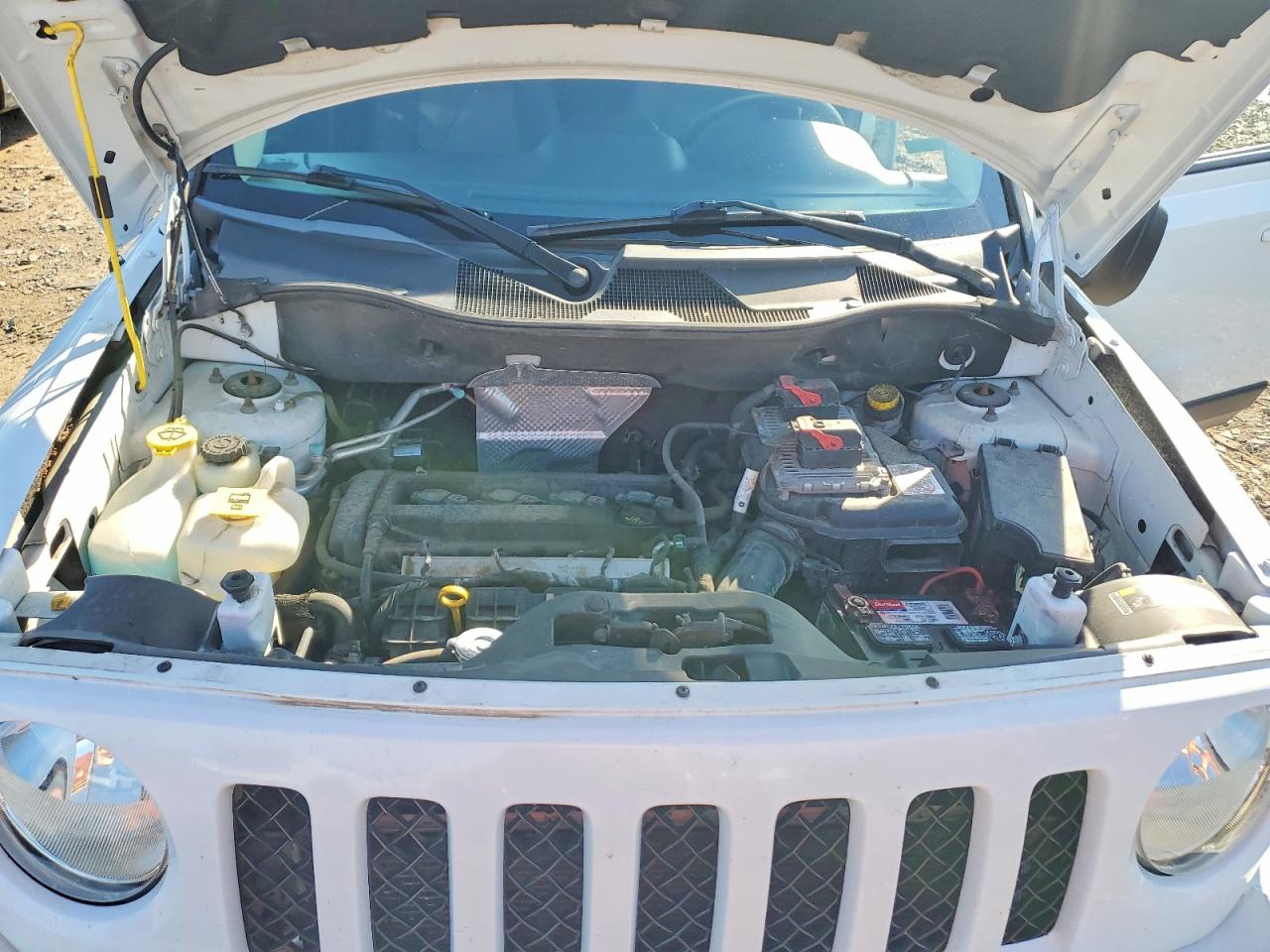 2015 Jeep Patriot White vin: 1C4NJPBA4FD388840