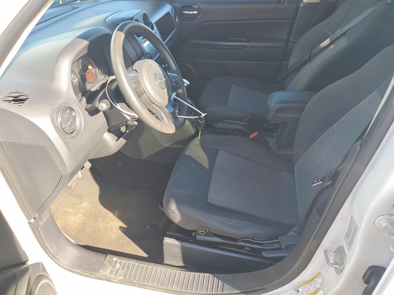 2015 Jeep Patriot White vin: 1C4NJPBA4FD388840