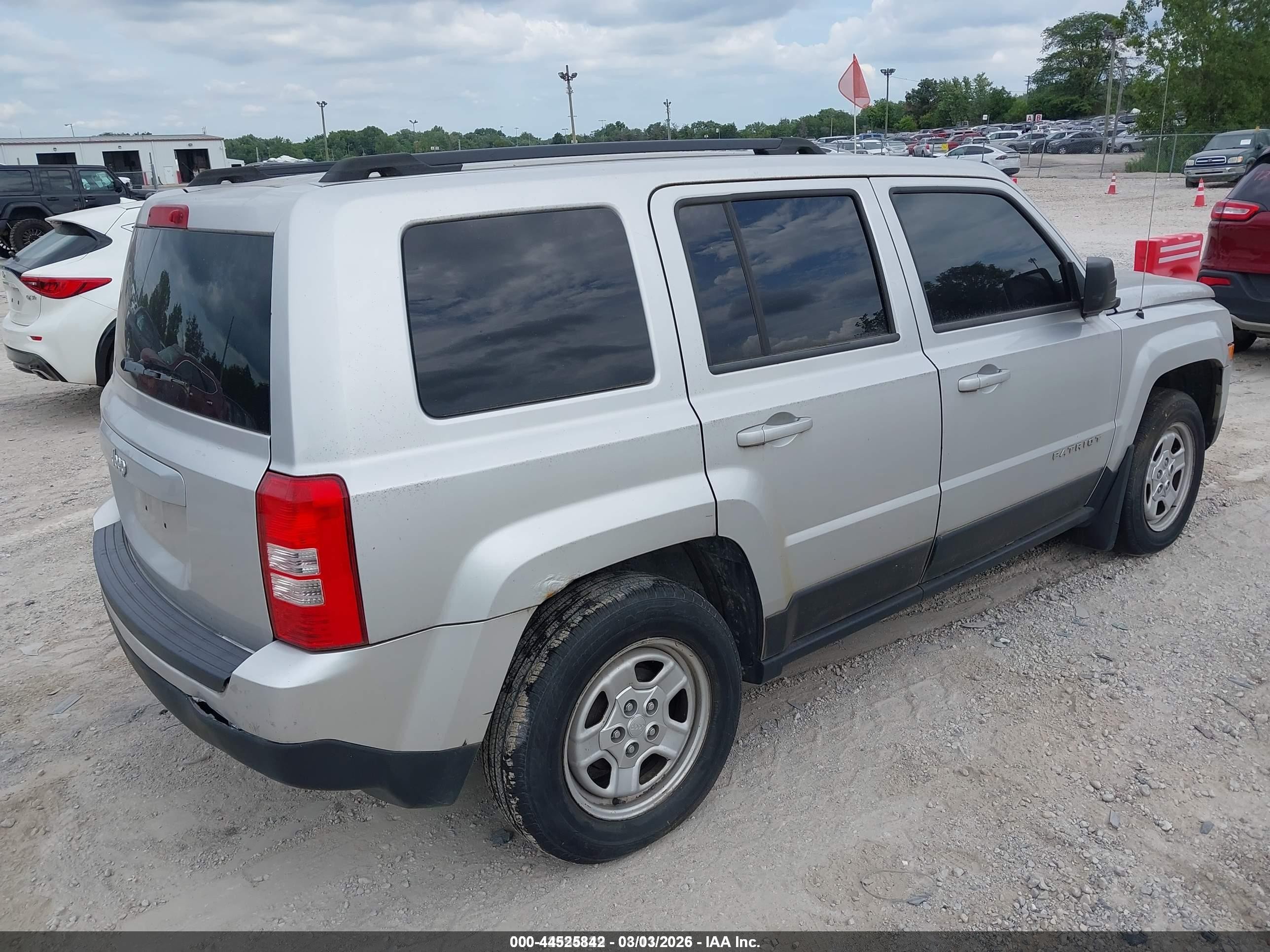 2014 Jeep Patriot Sport Серебряный vin: 1C4NJPBA7ED555822