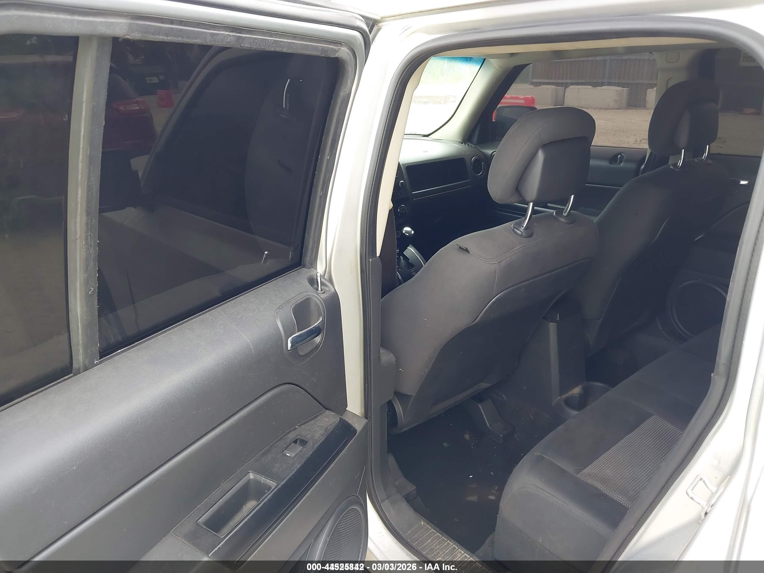 2014 Jeep Patriot Sport Серебряный vin: 1C4NJPBA7ED555822