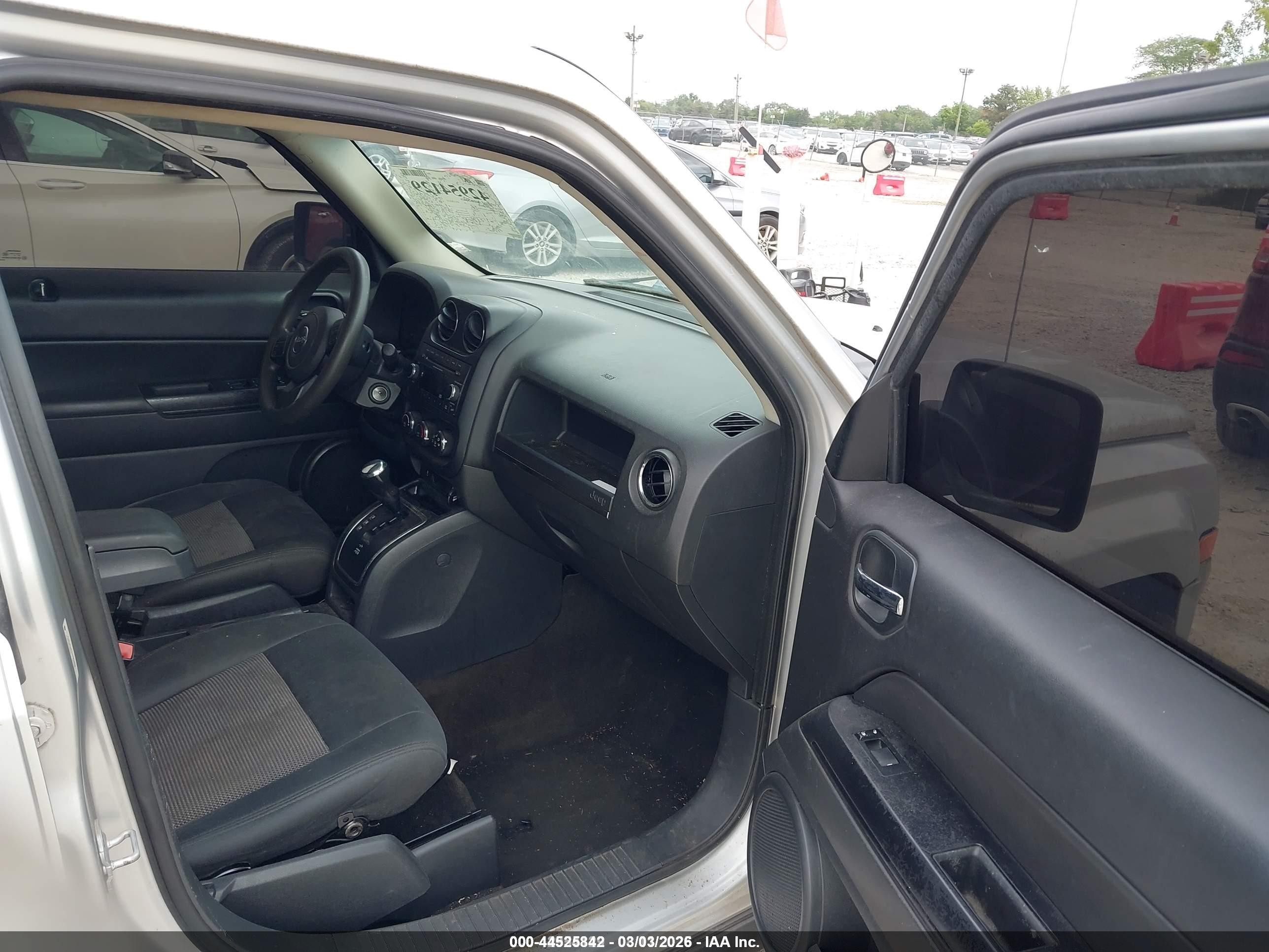 2014 Jeep Patriot Sport Серебряный vin: 1C4NJPBA7ED555822