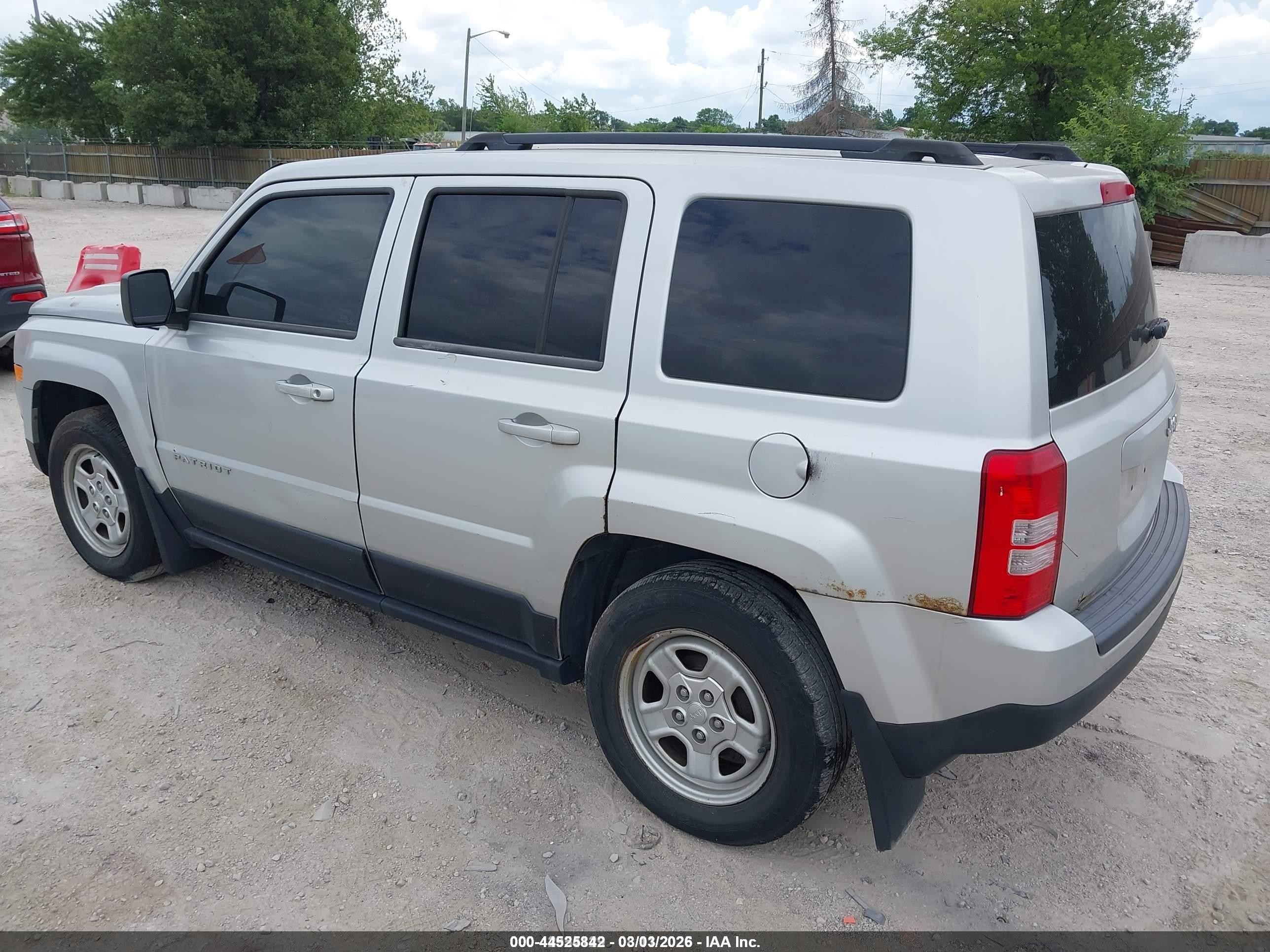 2014 Jeep Patriot Sport Серебряный vin: 1C4NJPBA7ED555822